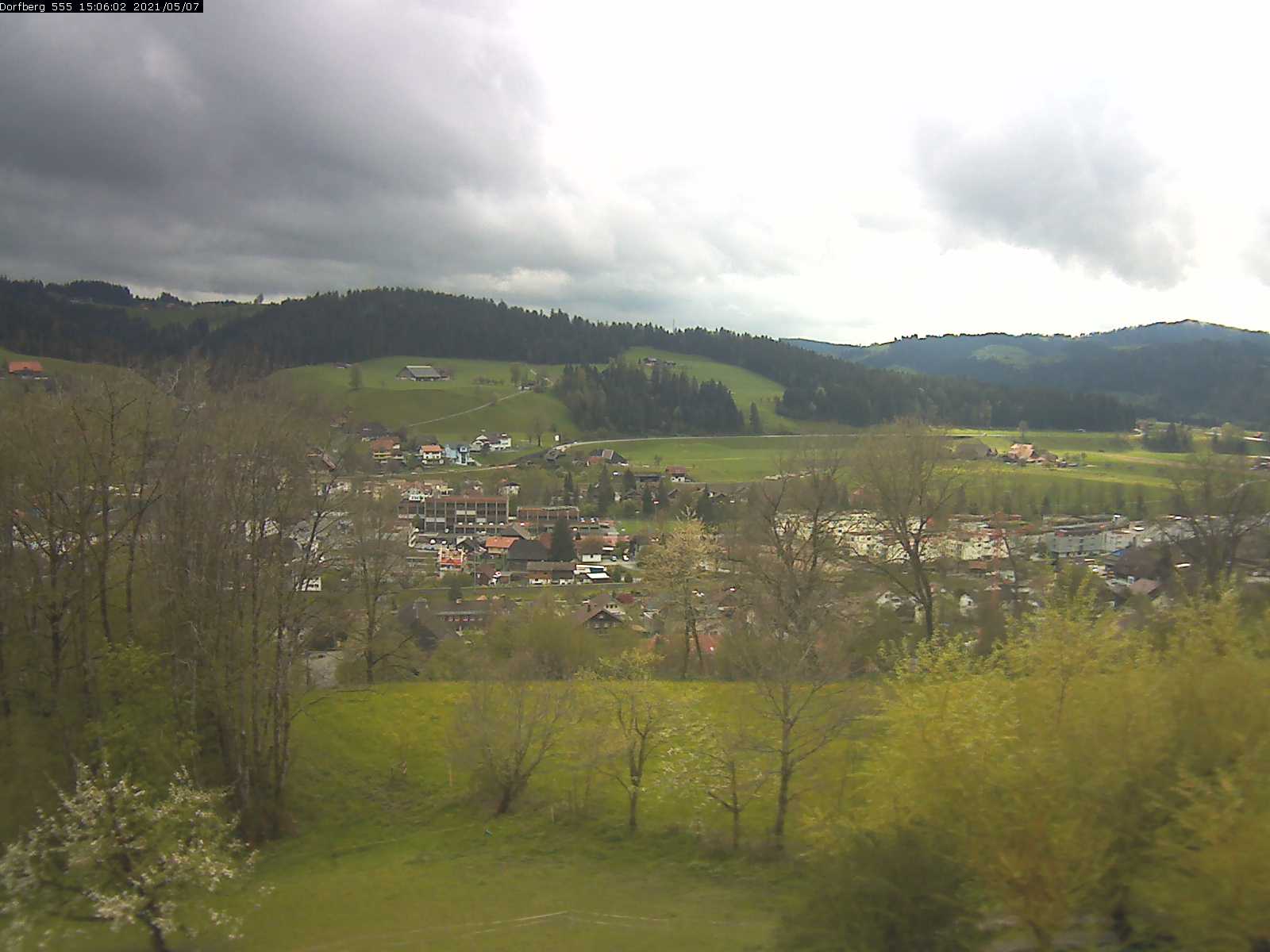 Webcam-Bild: Aussicht vom Dorfberg in Langnau 20210507-150601