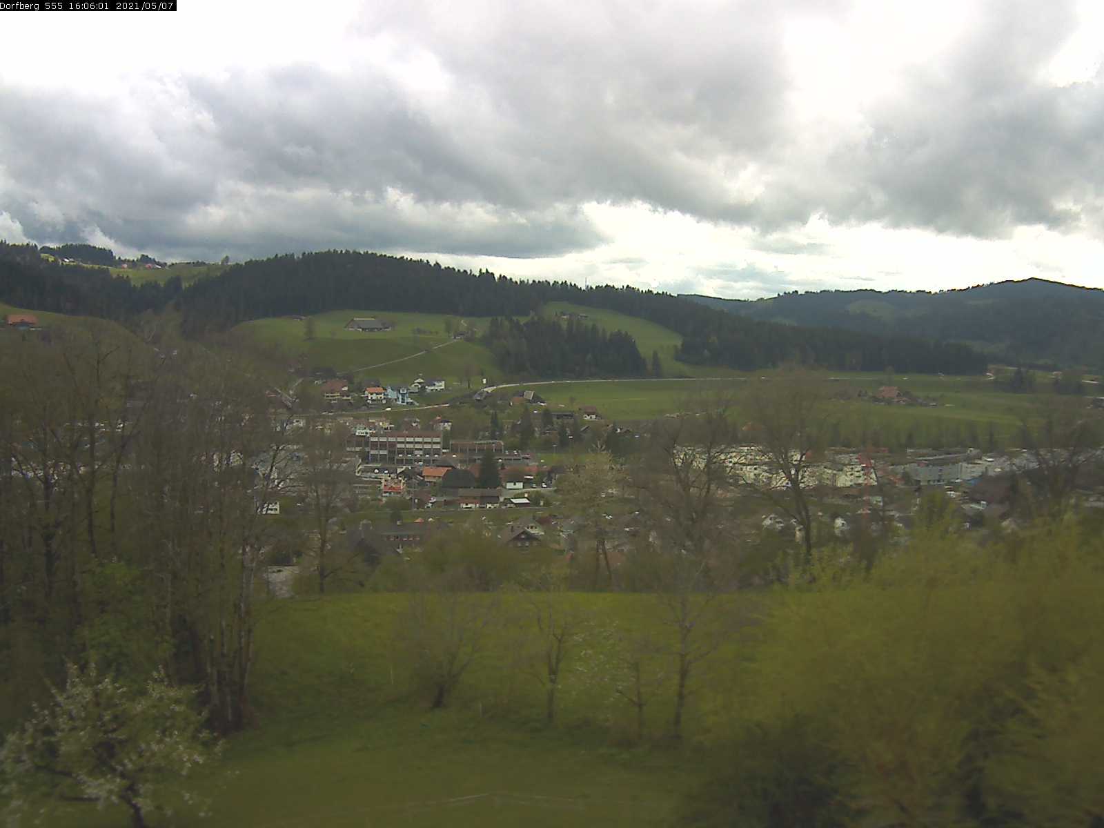Webcam-Bild: Aussicht vom Dorfberg in Langnau 20210507-160601