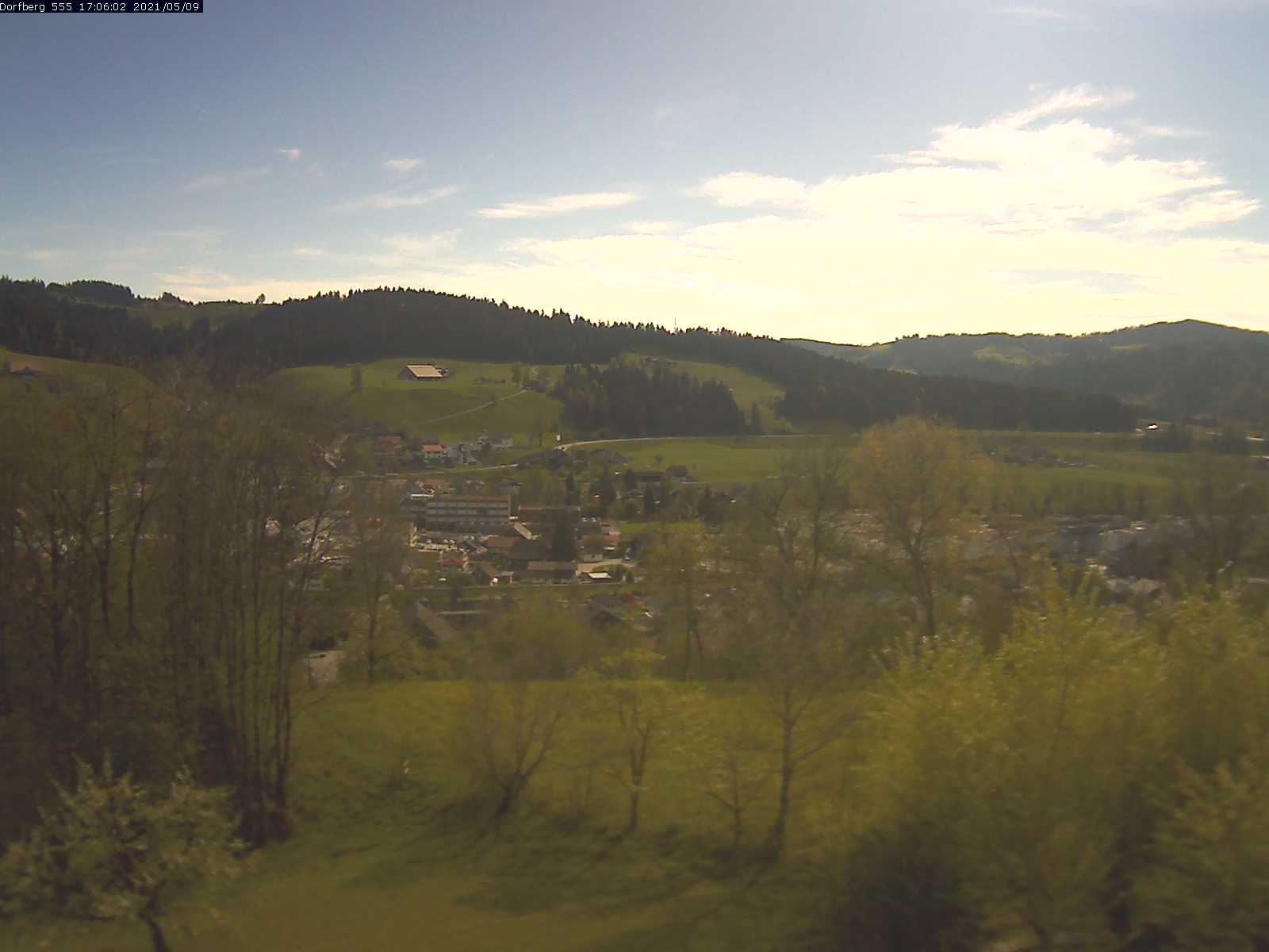 Webcam-Bild: Aussicht vom Dorfberg in Langnau 20210509-170601