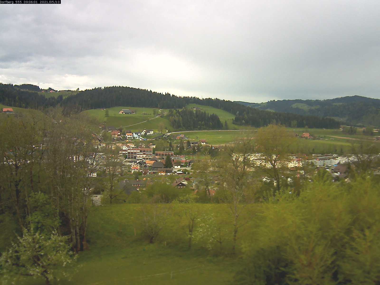 Webcam-Bild: Aussicht vom Dorfberg in Langnau 20210510-090601