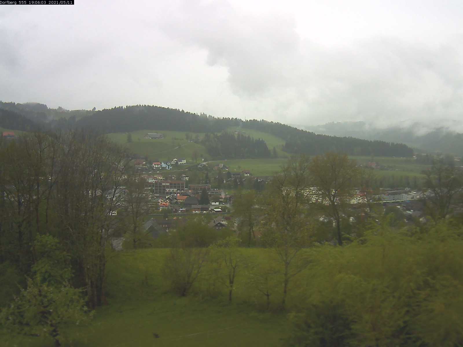 Webcam-Bild: Aussicht vom Dorfberg in Langnau 20210511-190602