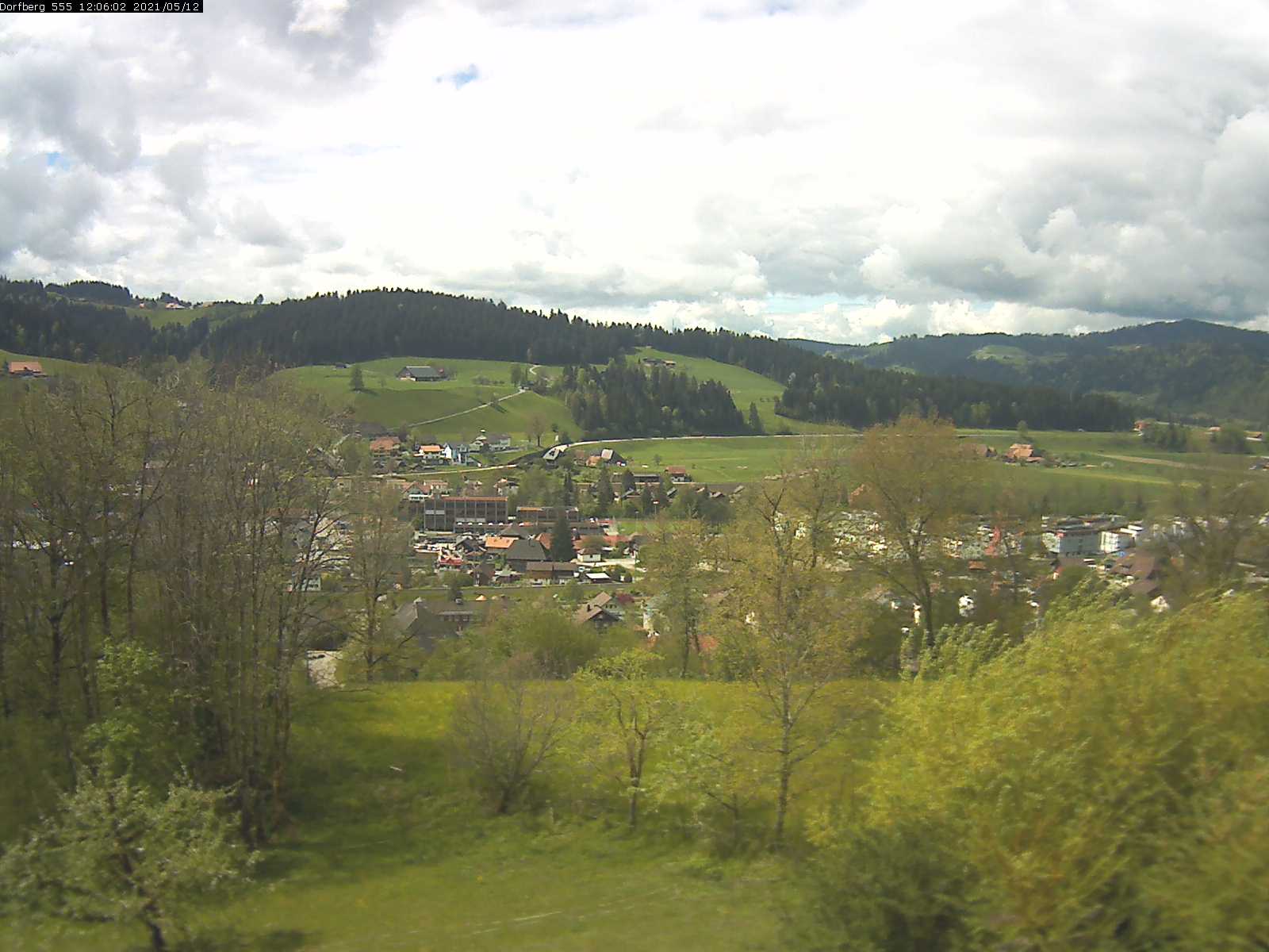 Webcam-Bild: Aussicht vom Dorfberg in Langnau 20210512-120601