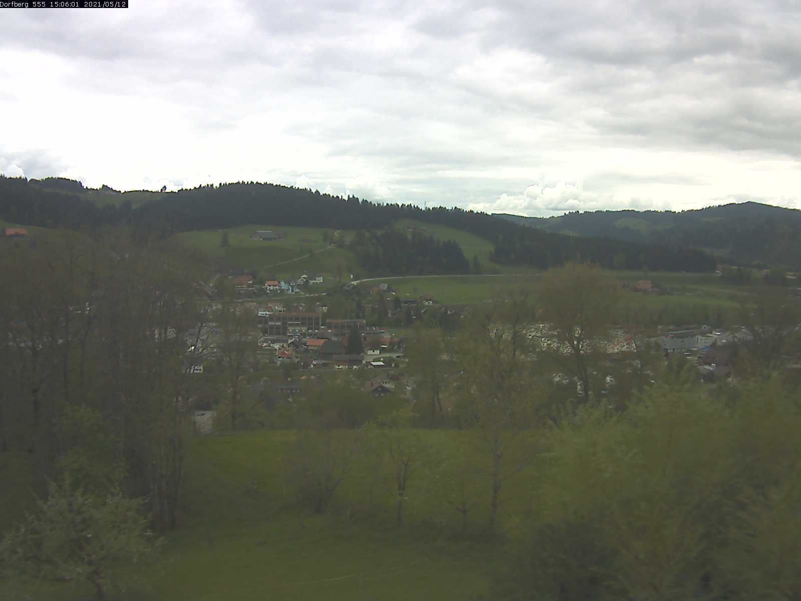Webcam-Bild: Aussicht vom Dorfberg in Langnau 20210512-150601