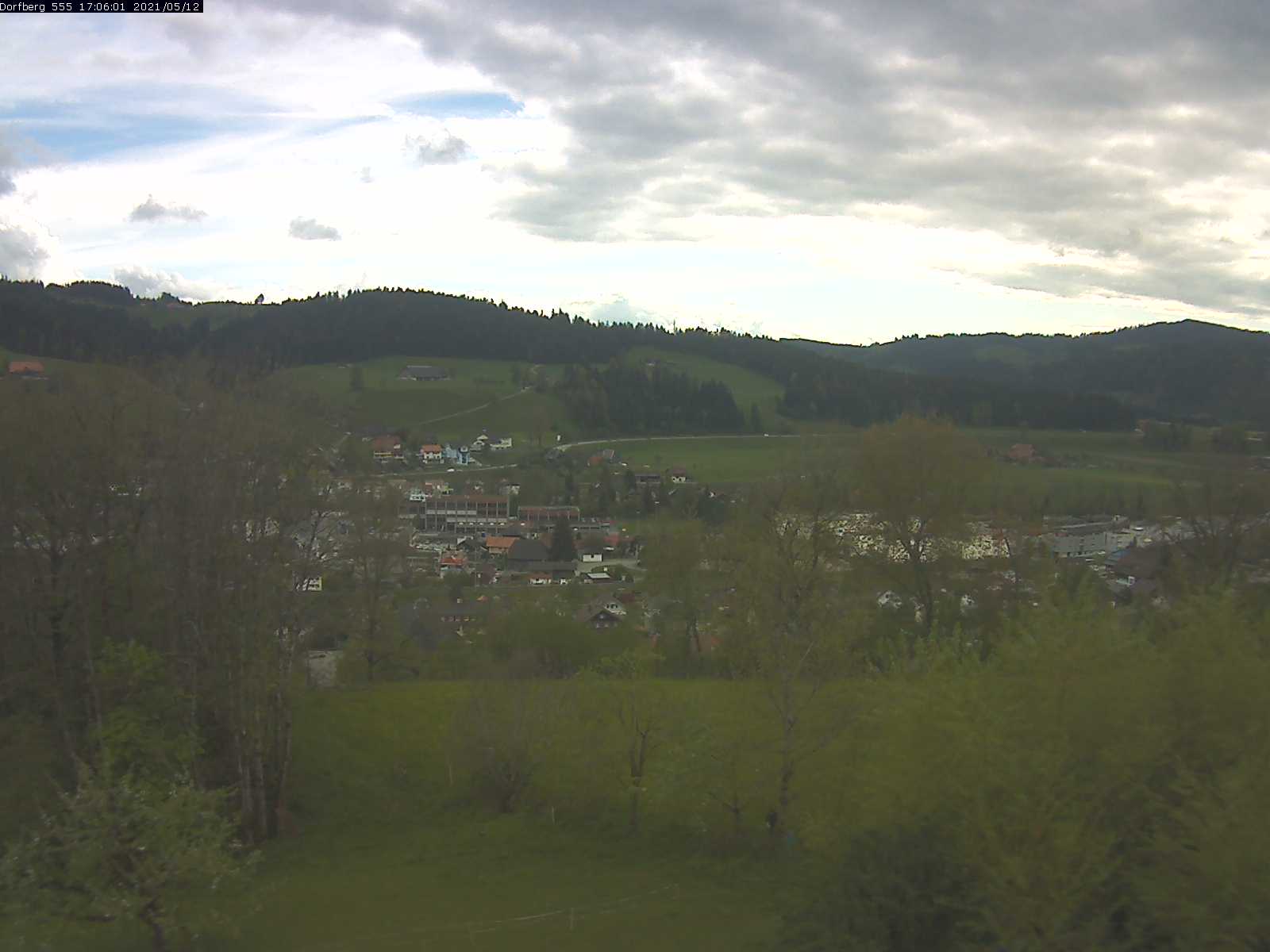 Webcam-Bild: Aussicht vom Dorfberg in Langnau 20210512-170601
