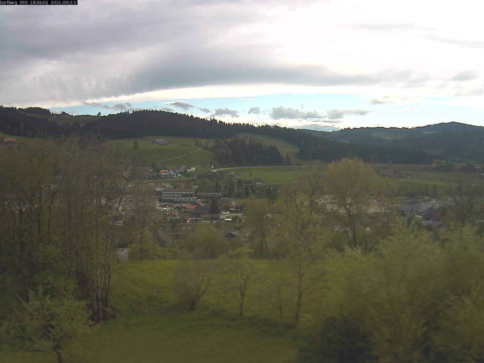 Webcam-Bild: Aussicht vom Dorfberg in Langnau 20210513-180601