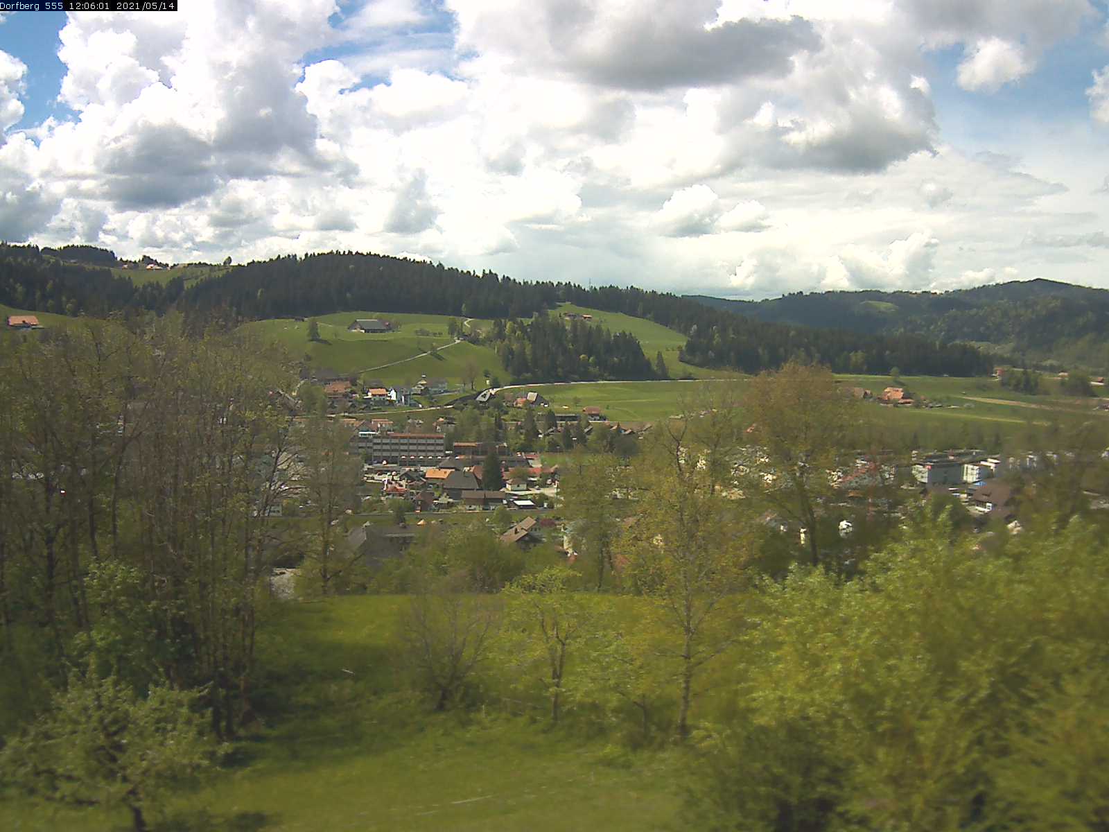 Webcam-Bild: Aussicht vom Dorfberg in Langnau 20210514-120601