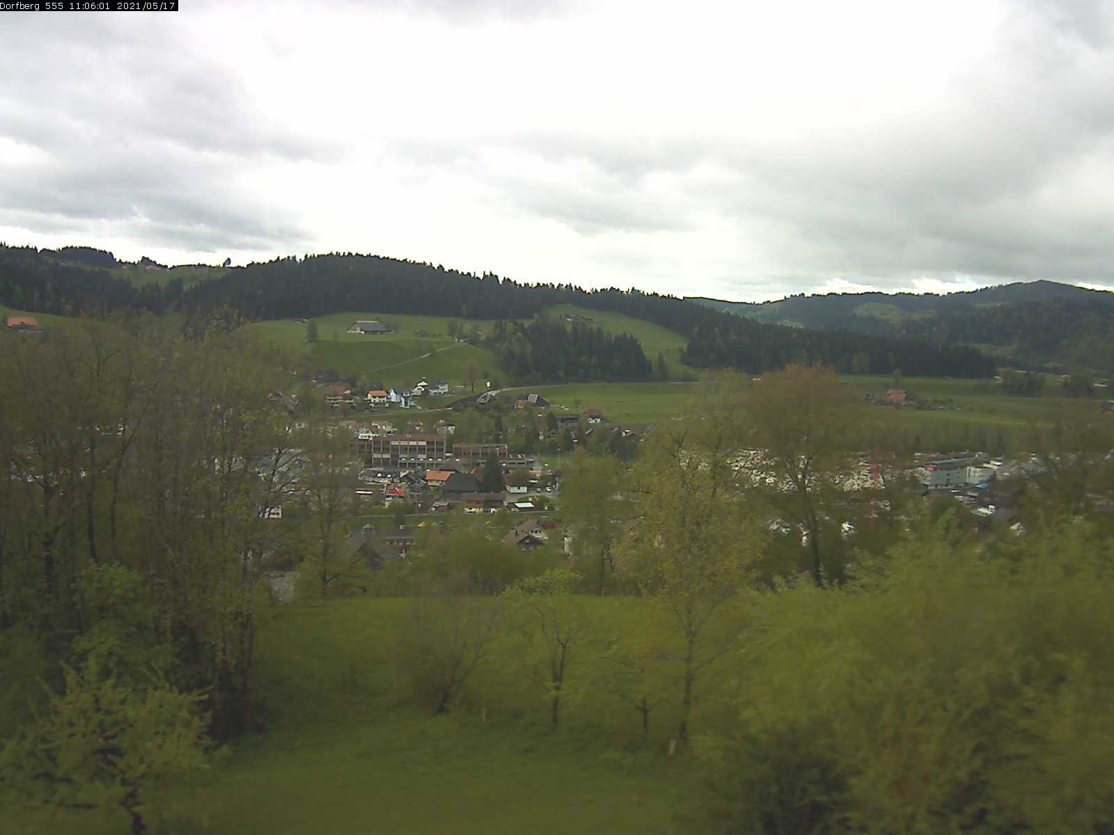Webcam-Bild: Aussicht vom Dorfberg in Langnau 20210517-110601