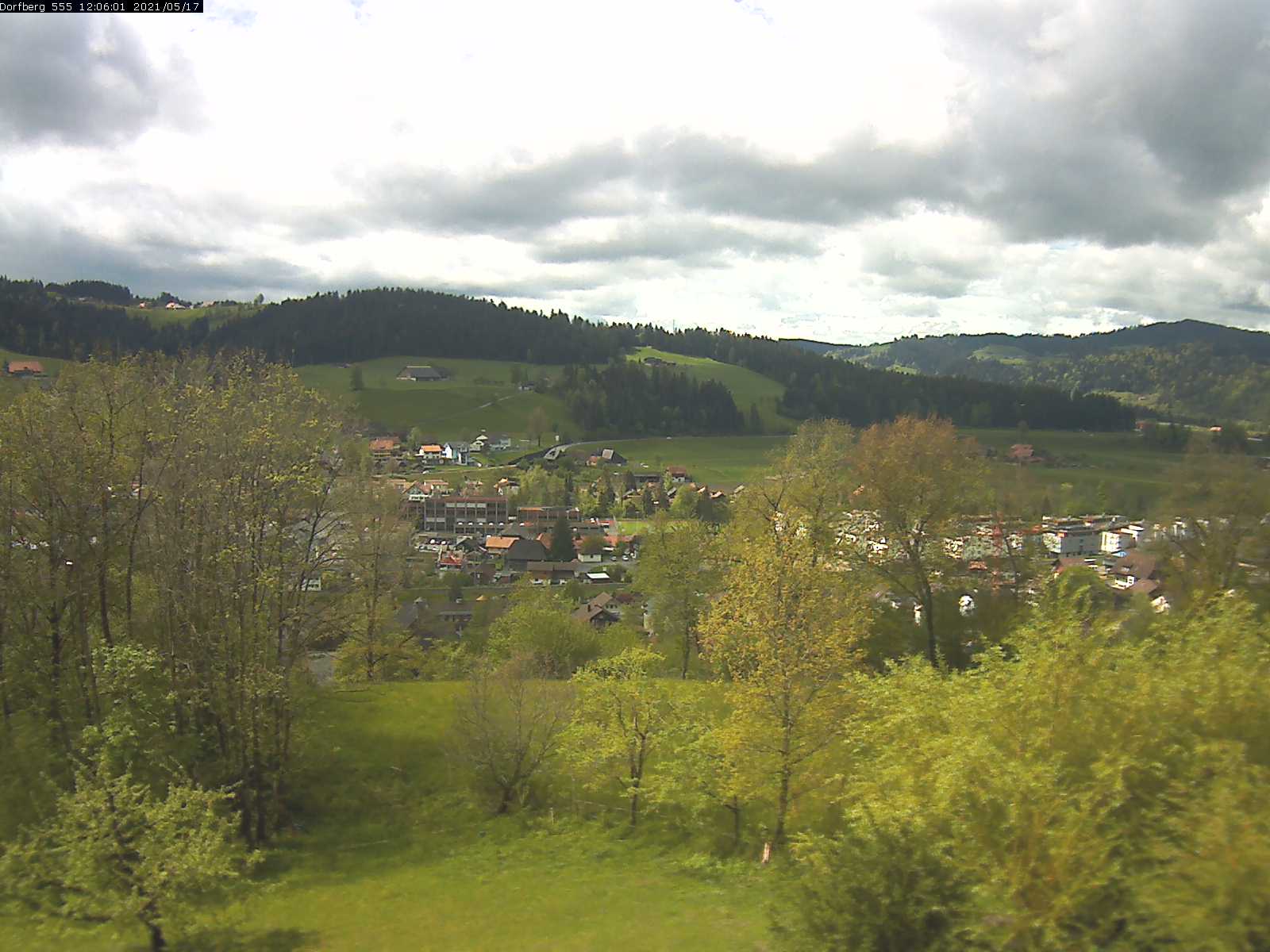 Webcam-Bild: Aussicht vom Dorfberg in Langnau 20210517-120601