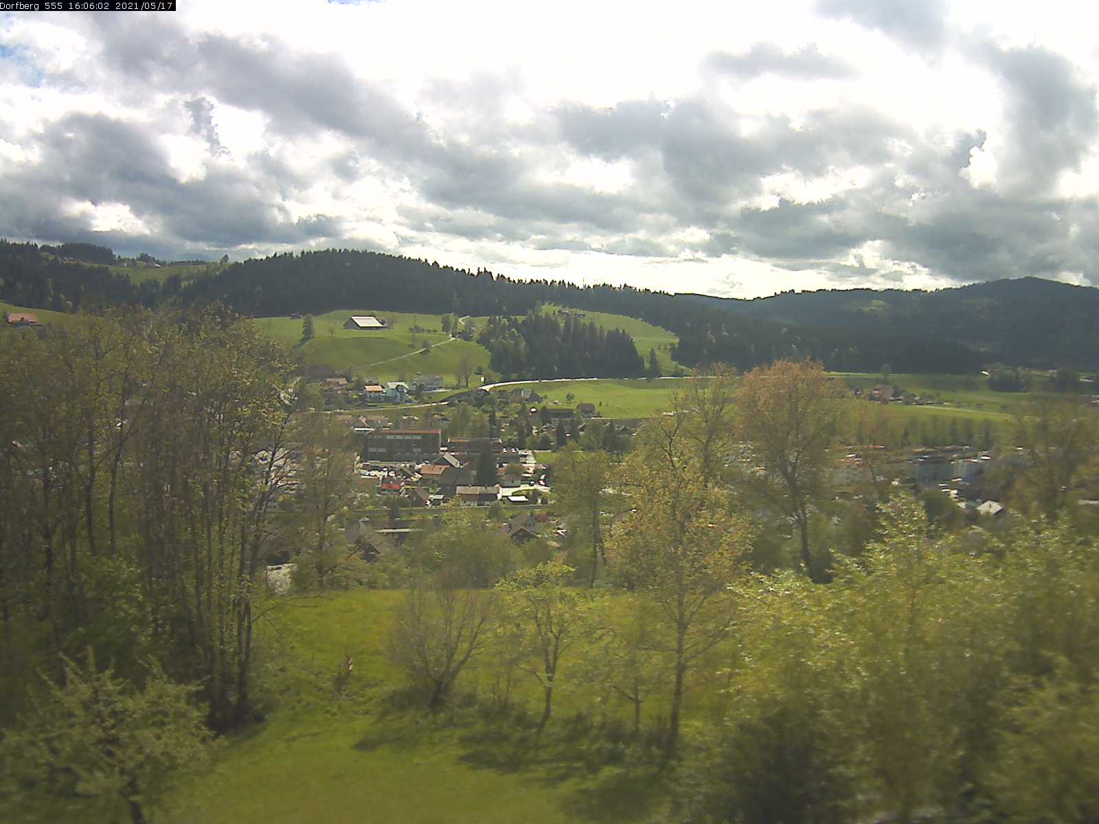 Webcam-Bild: Aussicht vom Dorfberg in Langnau 20210517-160601