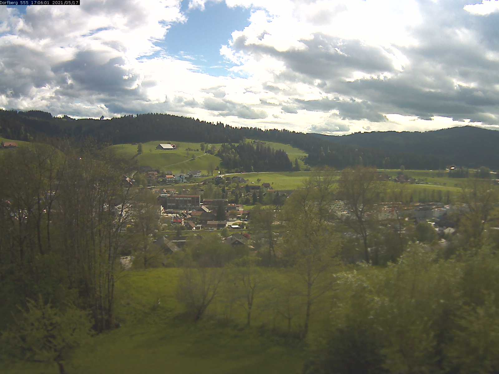 Webcam-Bild: Aussicht vom Dorfberg in Langnau 20210517-170601
