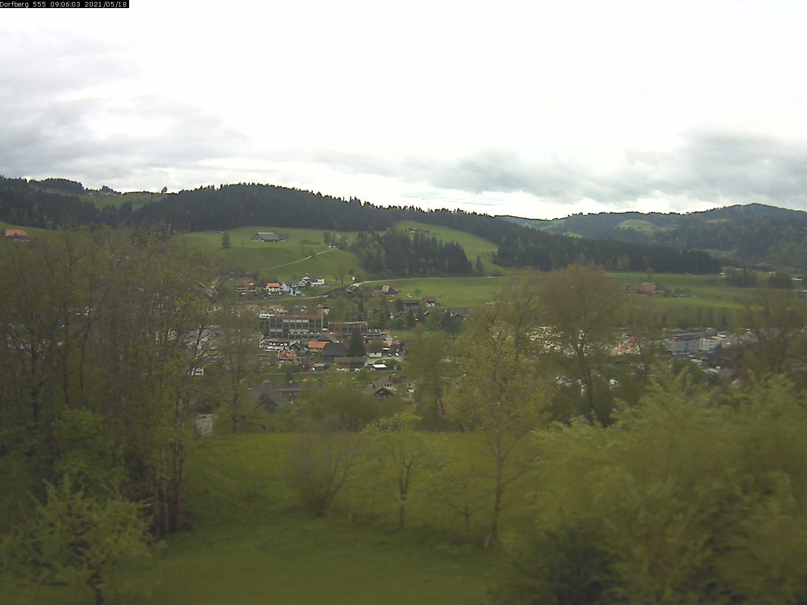 Webcam-Bild: Aussicht vom Dorfberg in Langnau 20210518-090601