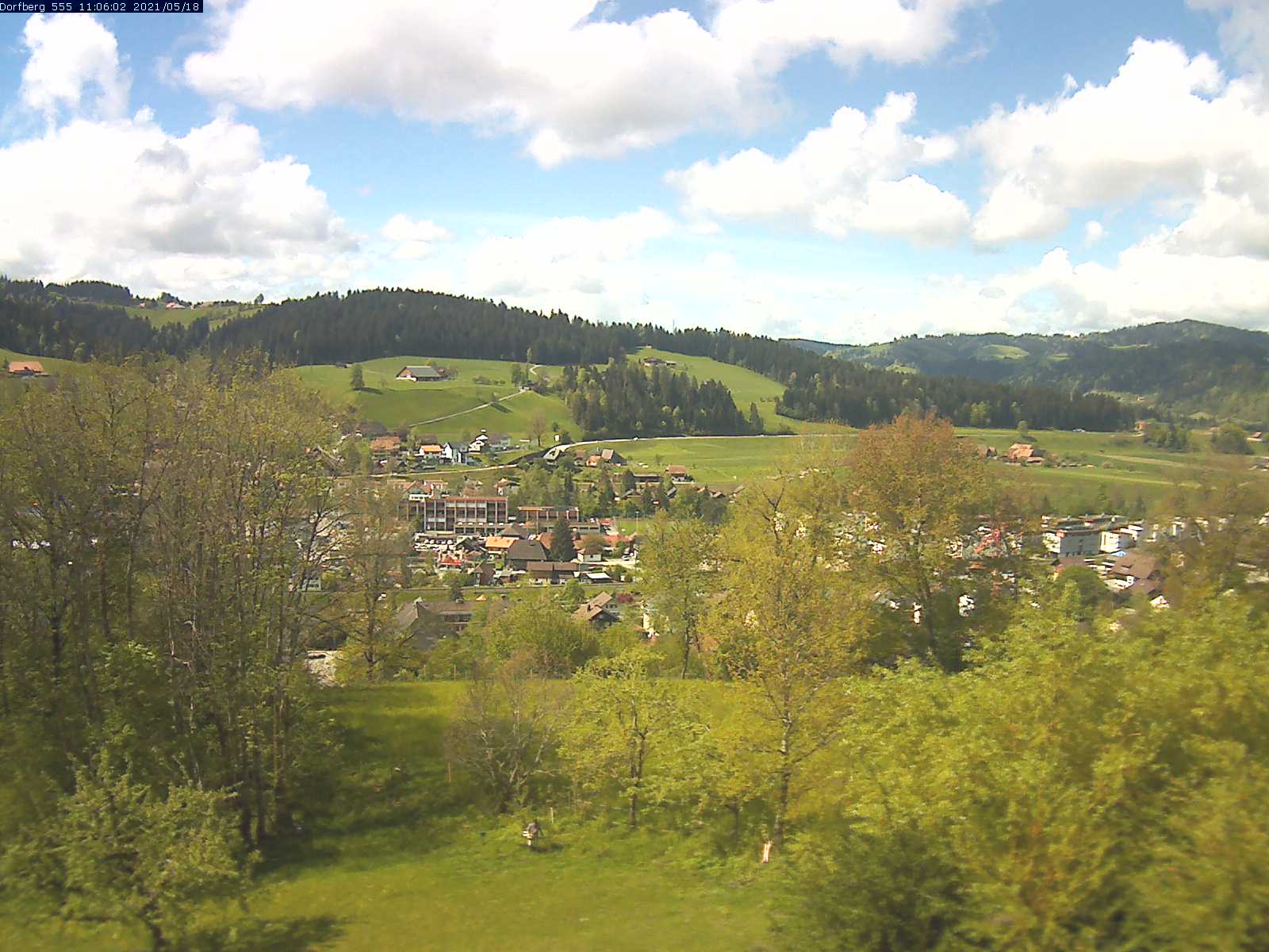 Webcam-Bild: Aussicht vom Dorfberg in Langnau 20210518-110601