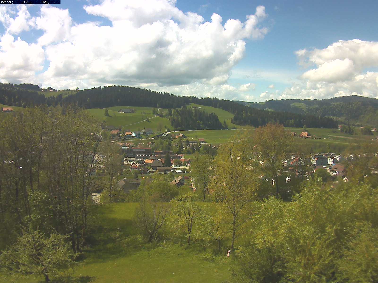 Webcam-Bild: Aussicht vom Dorfberg in Langnau 20210518-120601