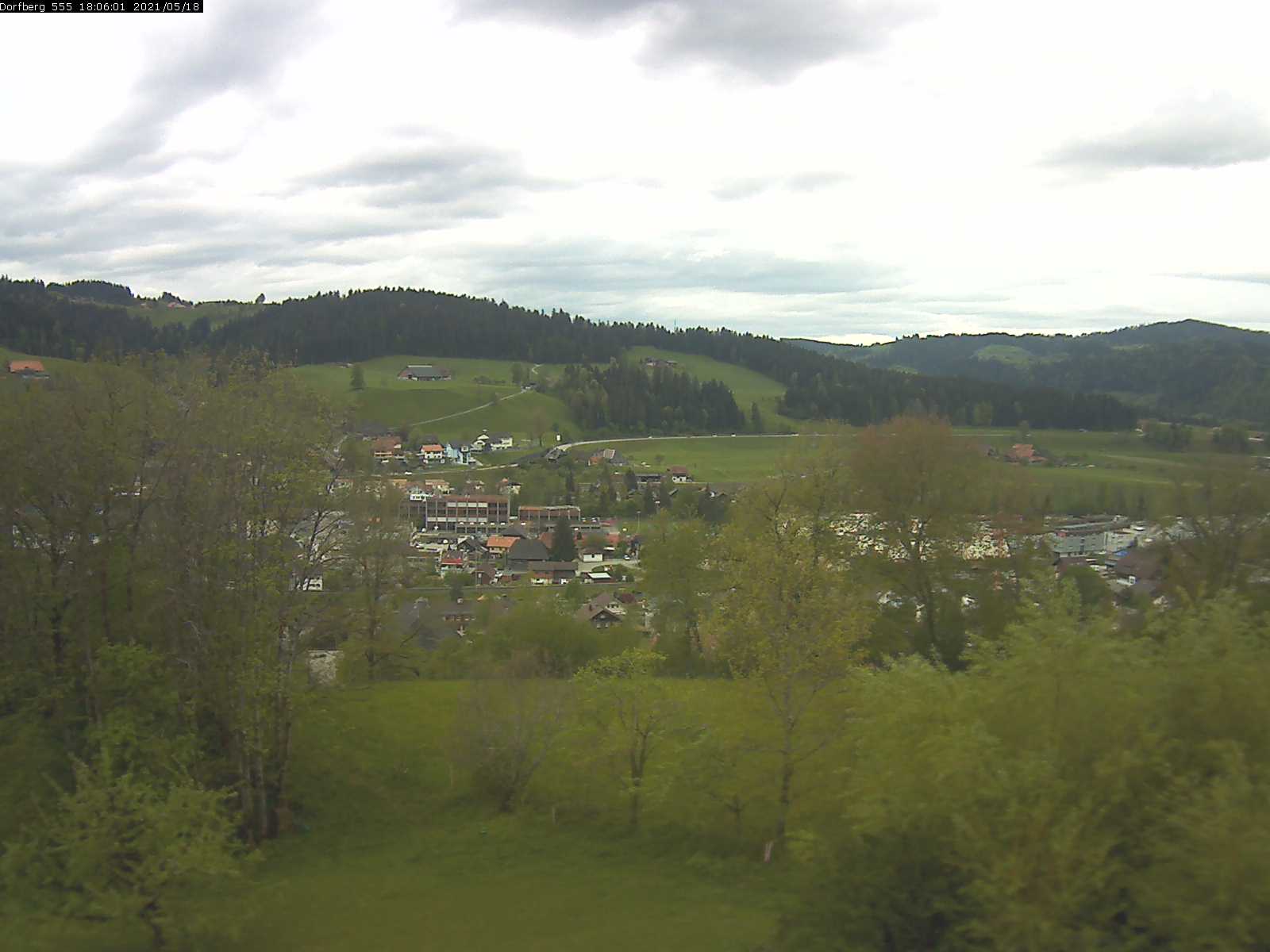 Webcam-Bild: Aussicht vom Dorfberg in Langnau 20210518-180601