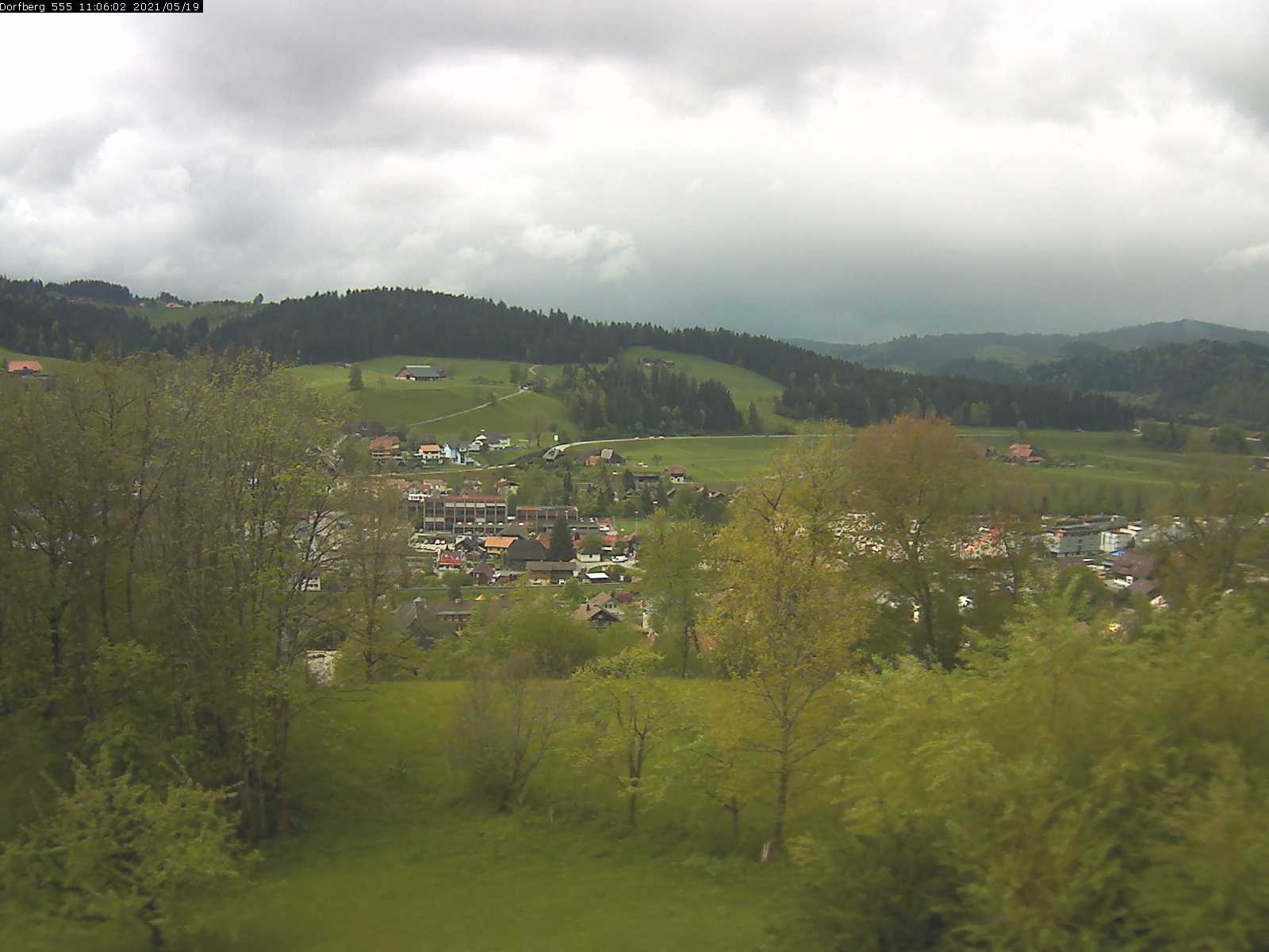 Webcam-Bild: Aussicht vom Dorfberg in Langnau 20210519-110601