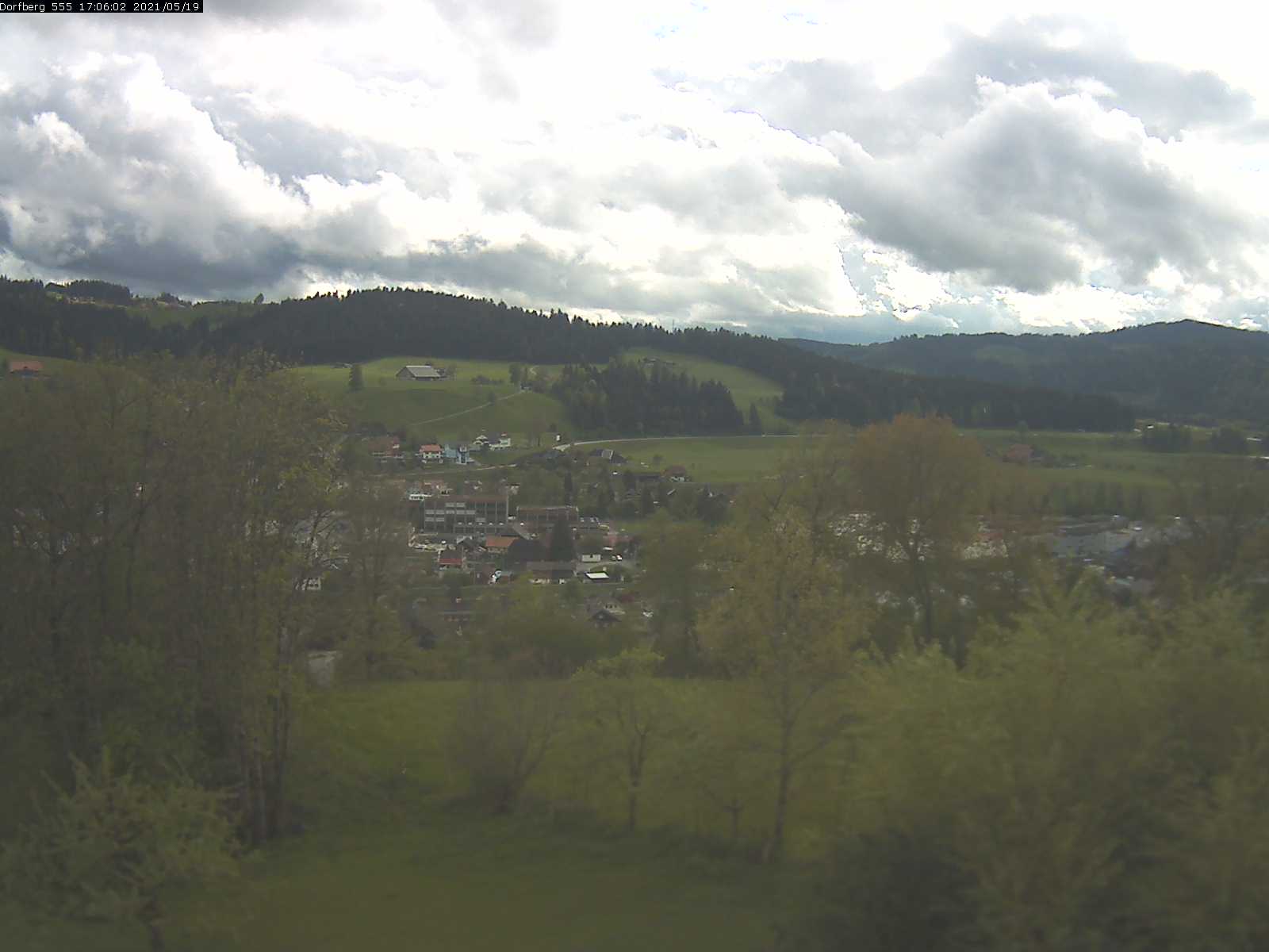 Webcam-Bild: Aussicht vom Dorfberg in Langnau 20210519-170601