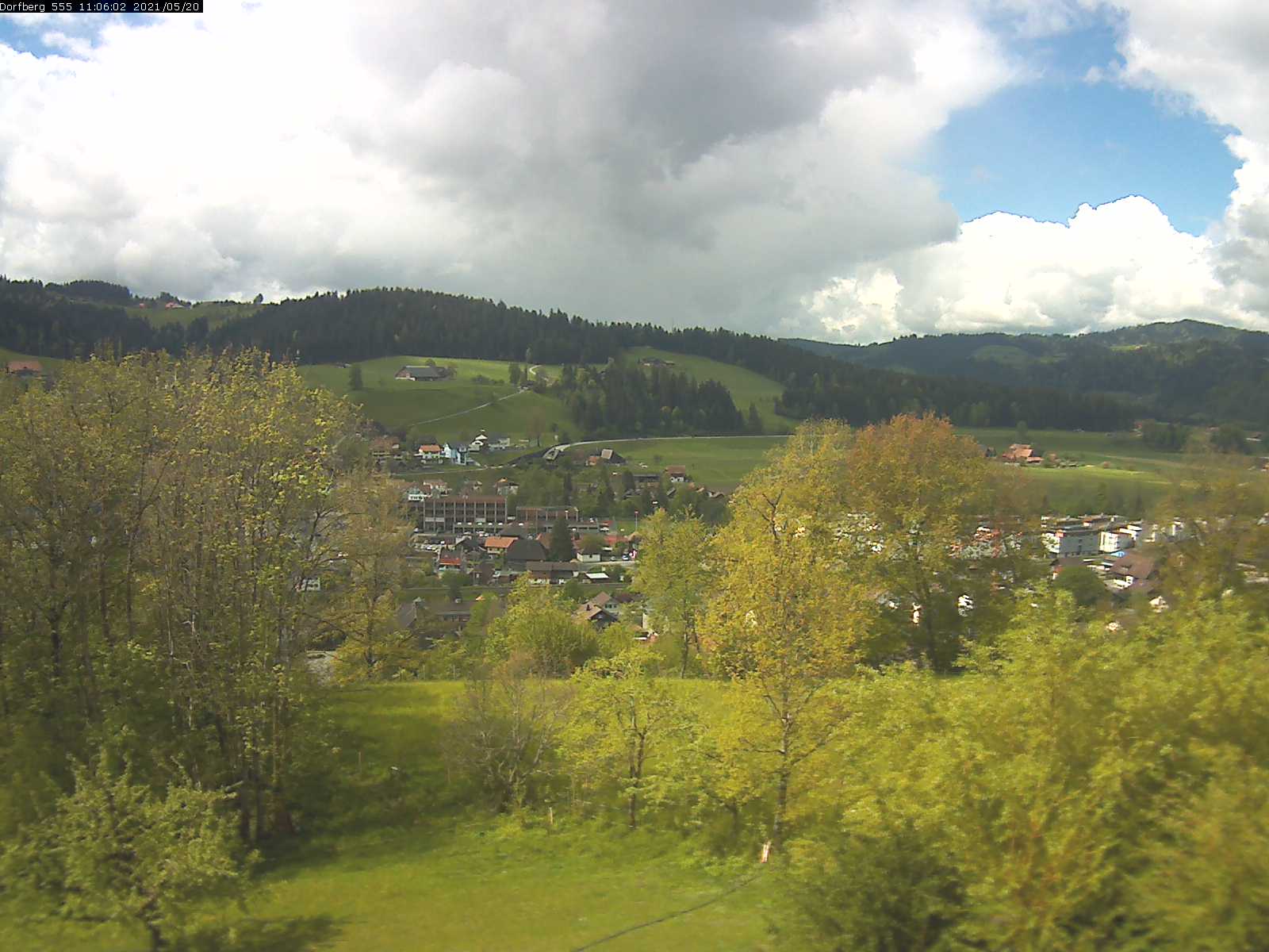 Webcam-Bild: Aussicht vom Dorfberg in Langnau 20210520-110601