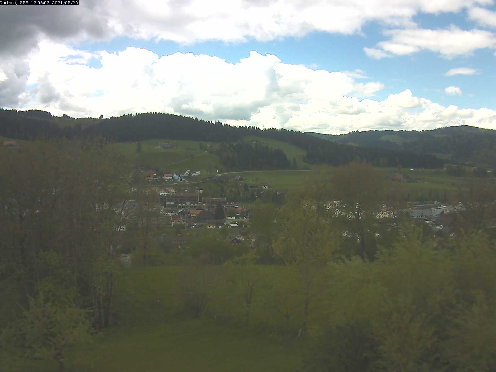Webcam-Bild: Aussicht vom Dorfberg in Langnau 20210520-120601
