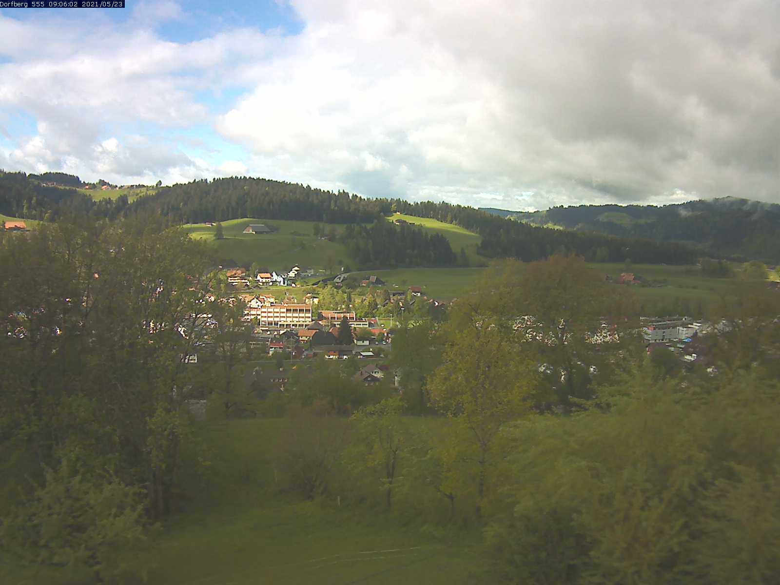 Webcam-Bild: Aussicht vom Dorfberg in Langnau 20210523-090601