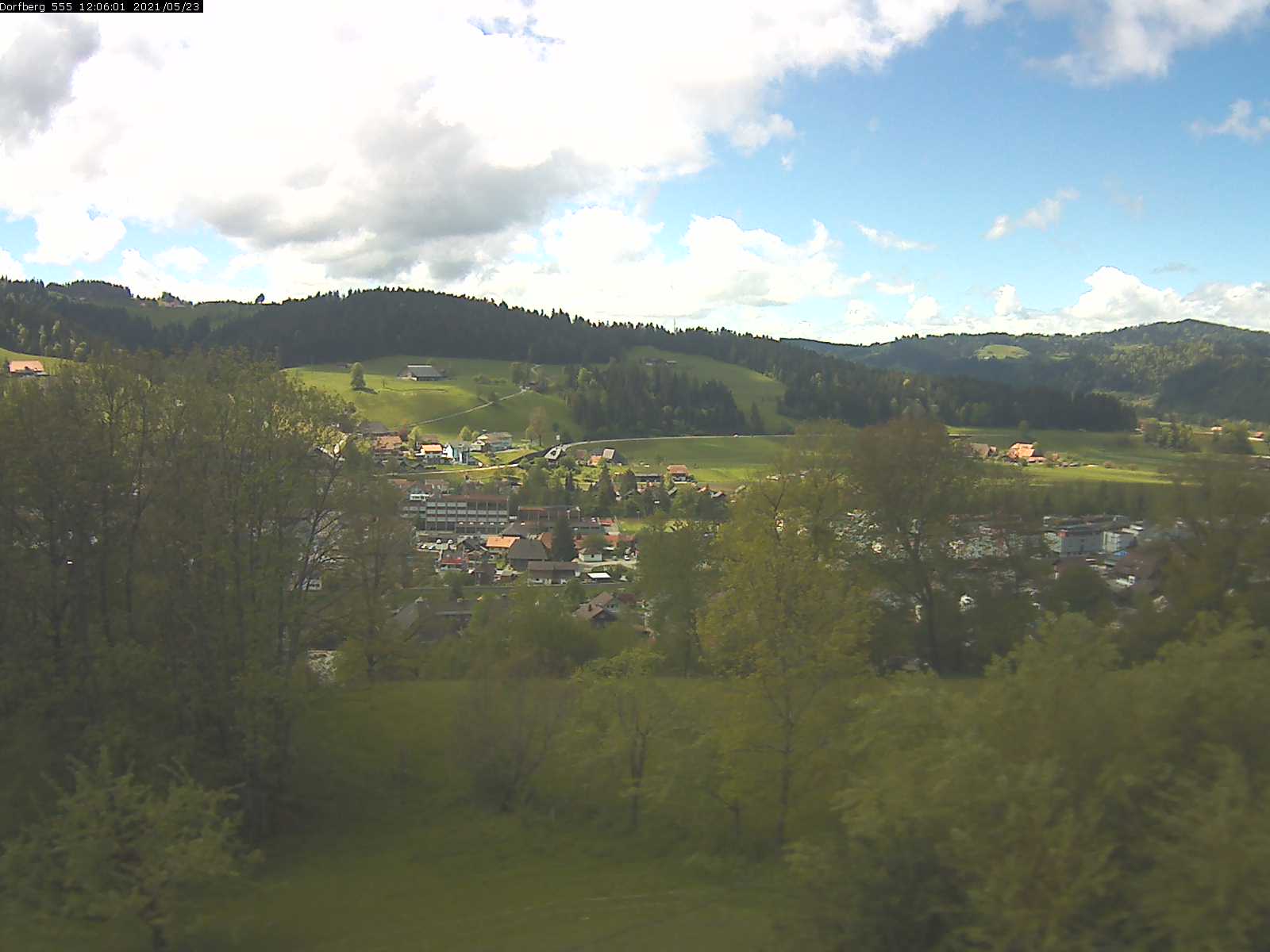 Webcam-Bild: Aussicht vom Dorfberg in Langnau 20210523-120601