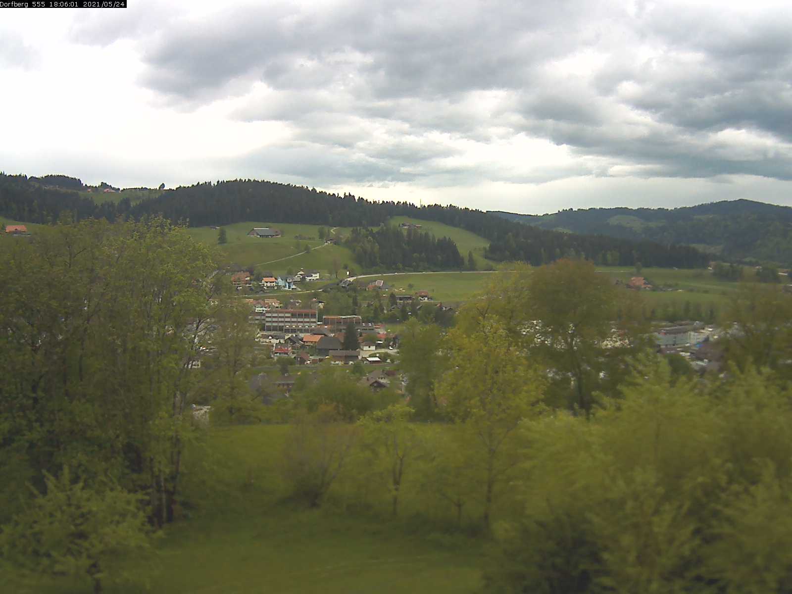 Webcam-Bild: Aussicht vom Dorfberg in Langnau 20210524-180601