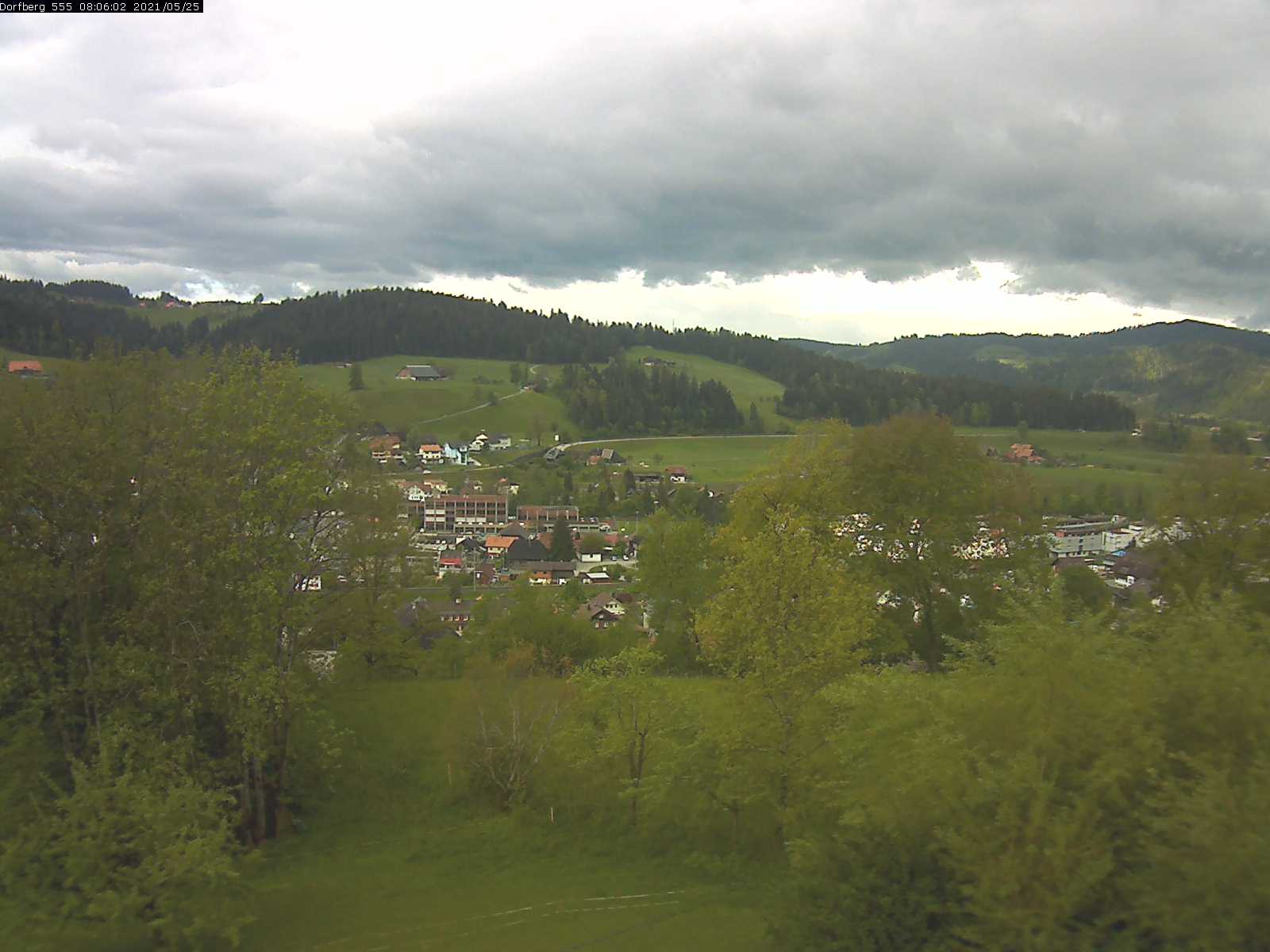 Webcam-Bild: Aussicht vom Dorfberg in Langnau 20210525-080601