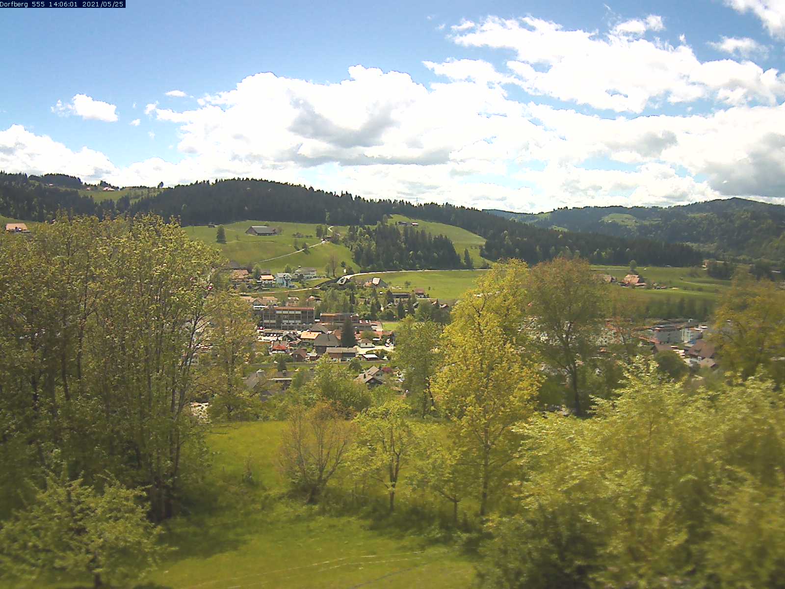 Webcam-Bild: Aussicht vom Dorfberg in Langnau 20210525-140601