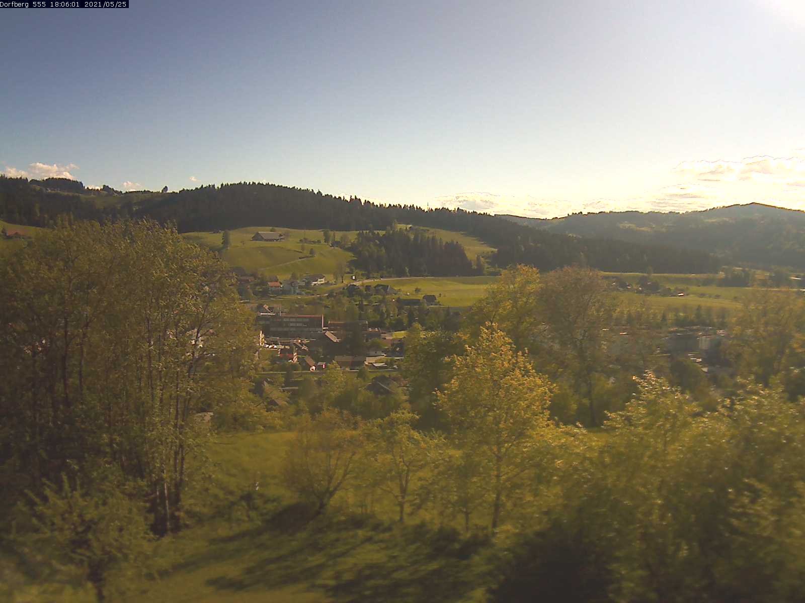 Webcam-Bild: Aussicht vom Dorfberg in Langnau 20210525-180601