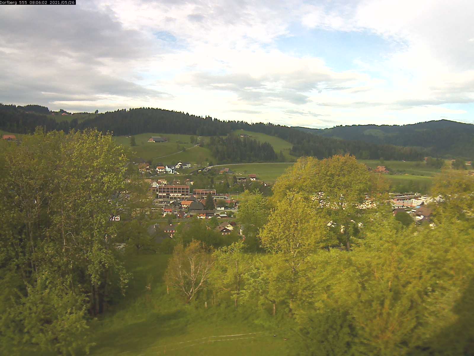 Webcam-Bild: Aussicht vom Dorfberg in Langnau 20210526-080601