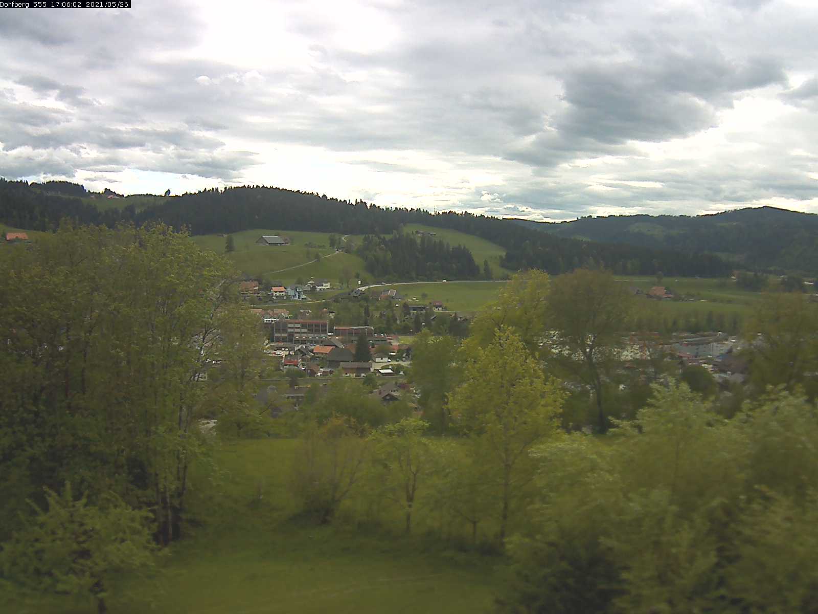 Webcam-Bild: Aussicht vom Dorfberg in Langnau 20210526-170601