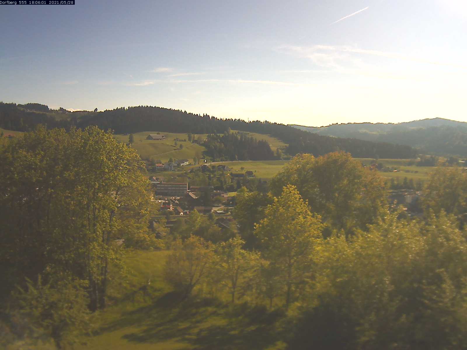 Webcam-Bild: Aussicht vom Dorfberg in Langnau 20210528-180601