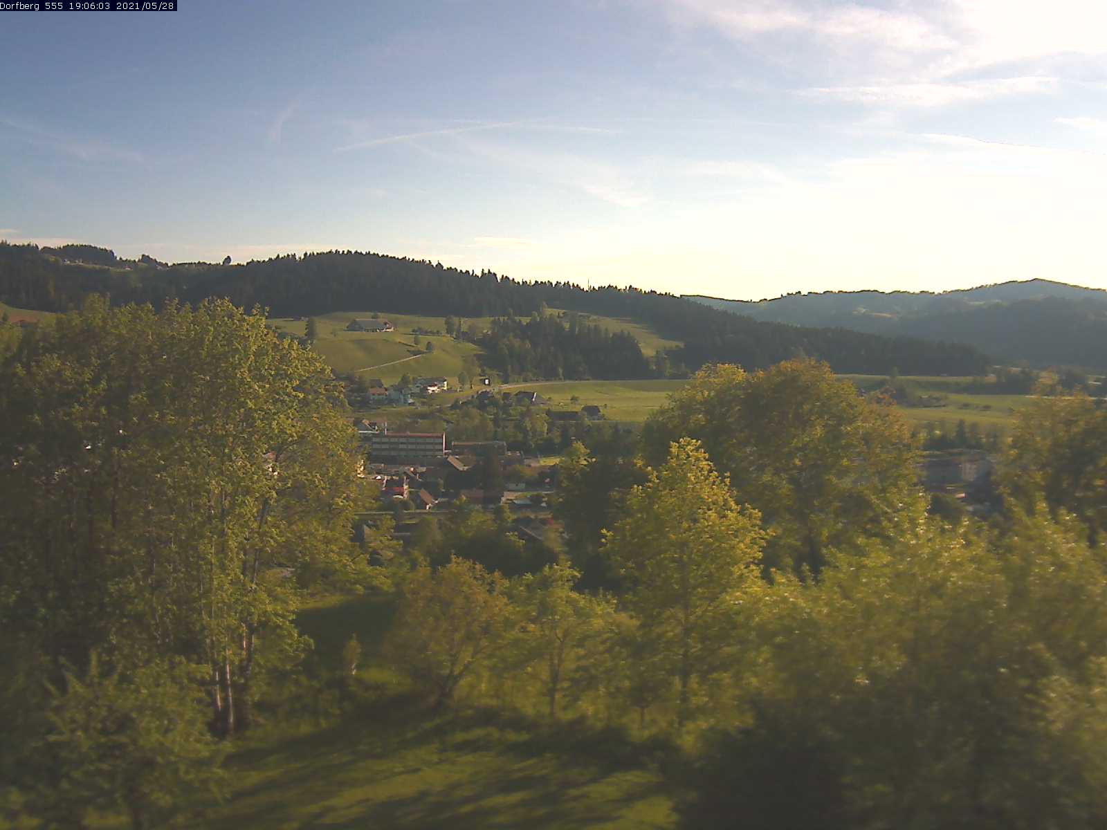 Webcam-Bild: Aussicht vom Dorfberg in Langnau 20210528-190601