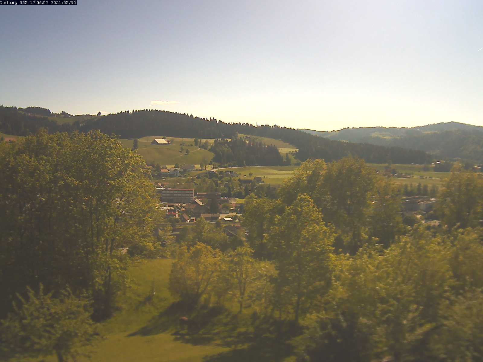 Webcam-Bild: Aussicht vom Dorfberg in Langnau 20210530-170601