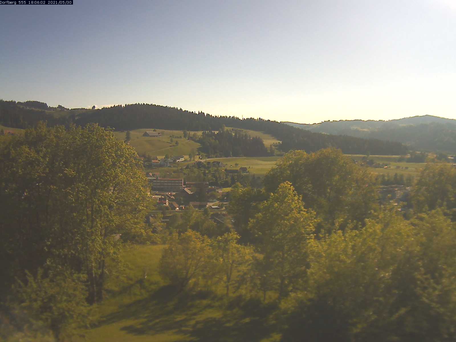 Webcam-Bild: Aussicht vom Dorfberg in Langnau 20210530-180601