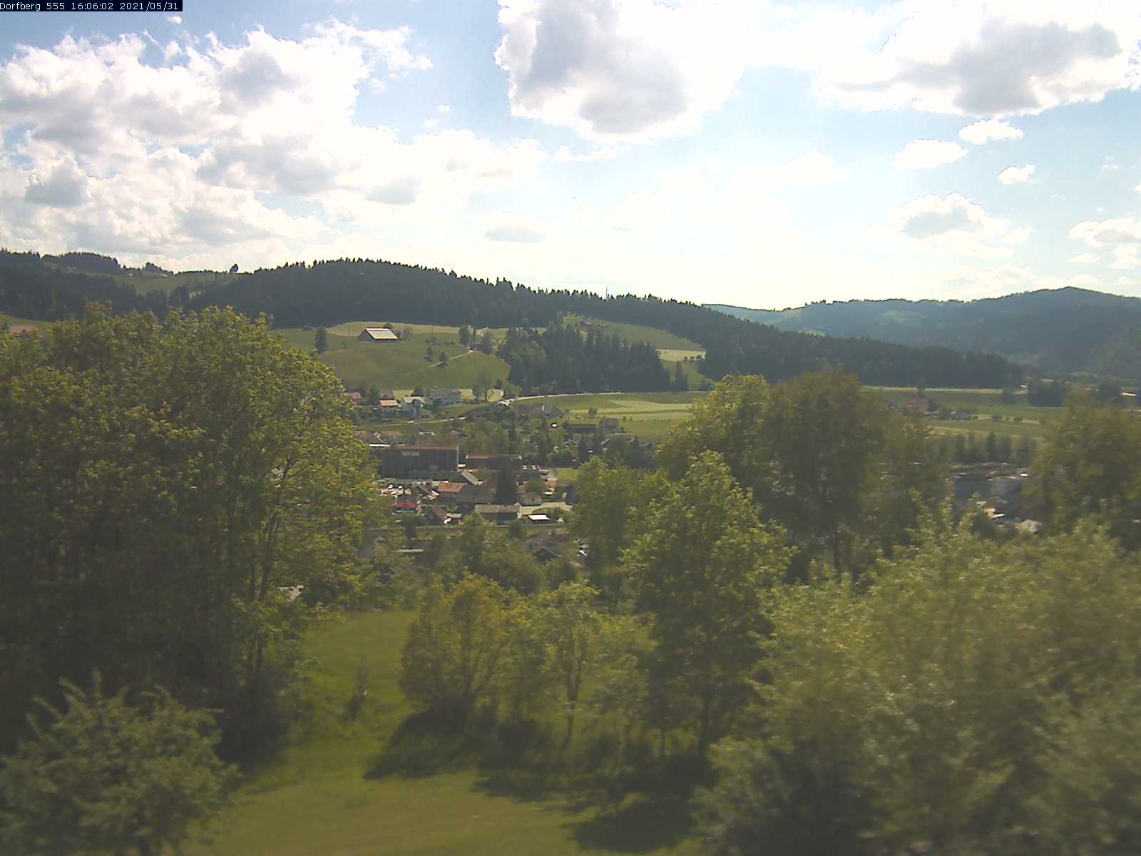 Webcam-Bild: Aussicht vom Dorfberg in Langnau 20210531-160601