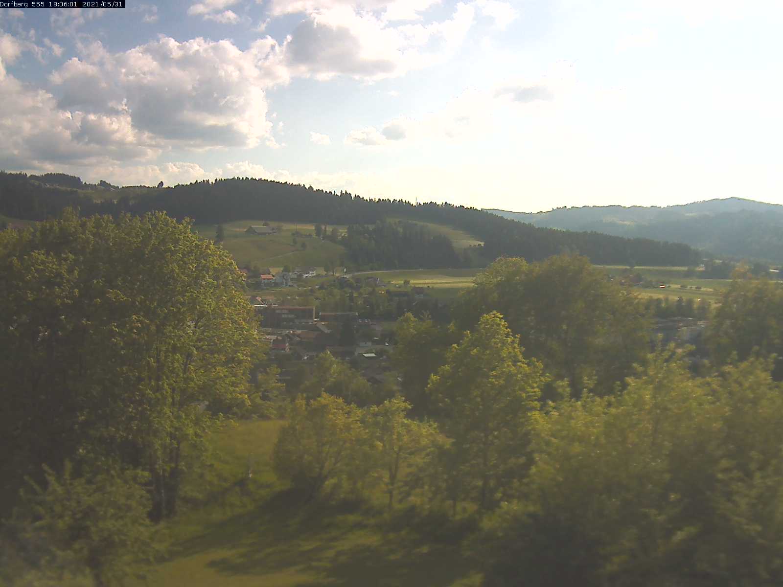 Webcam-Bild: Aussicht vom Dorfberg in Langnau 20210531-180601