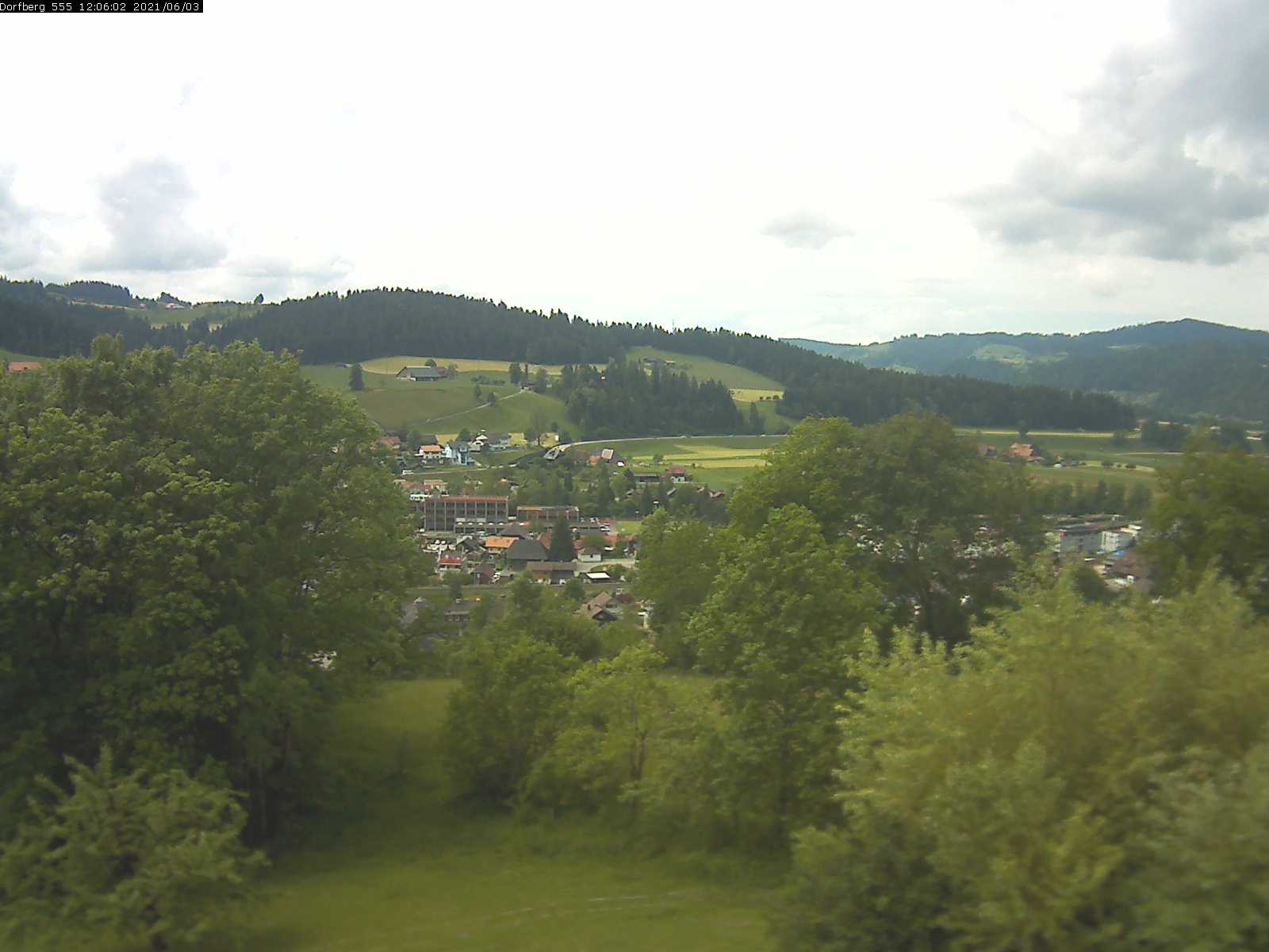 Webcam-Bild: Aussicht vom Dorfberg in Langnau 20210603-120601