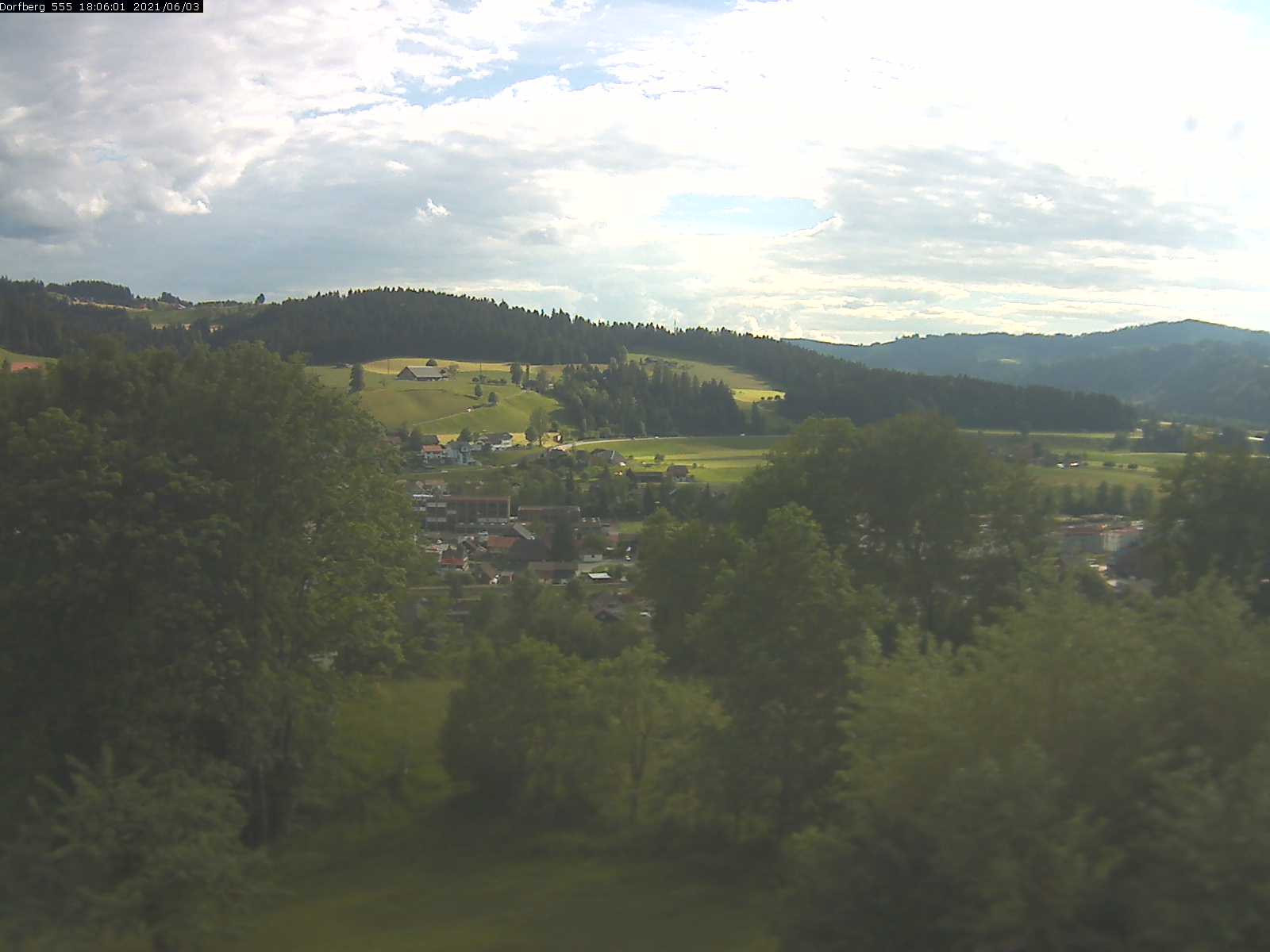 Webcam-Bild: Aussicht vom Dorfberg in Langnau 20210603-180601