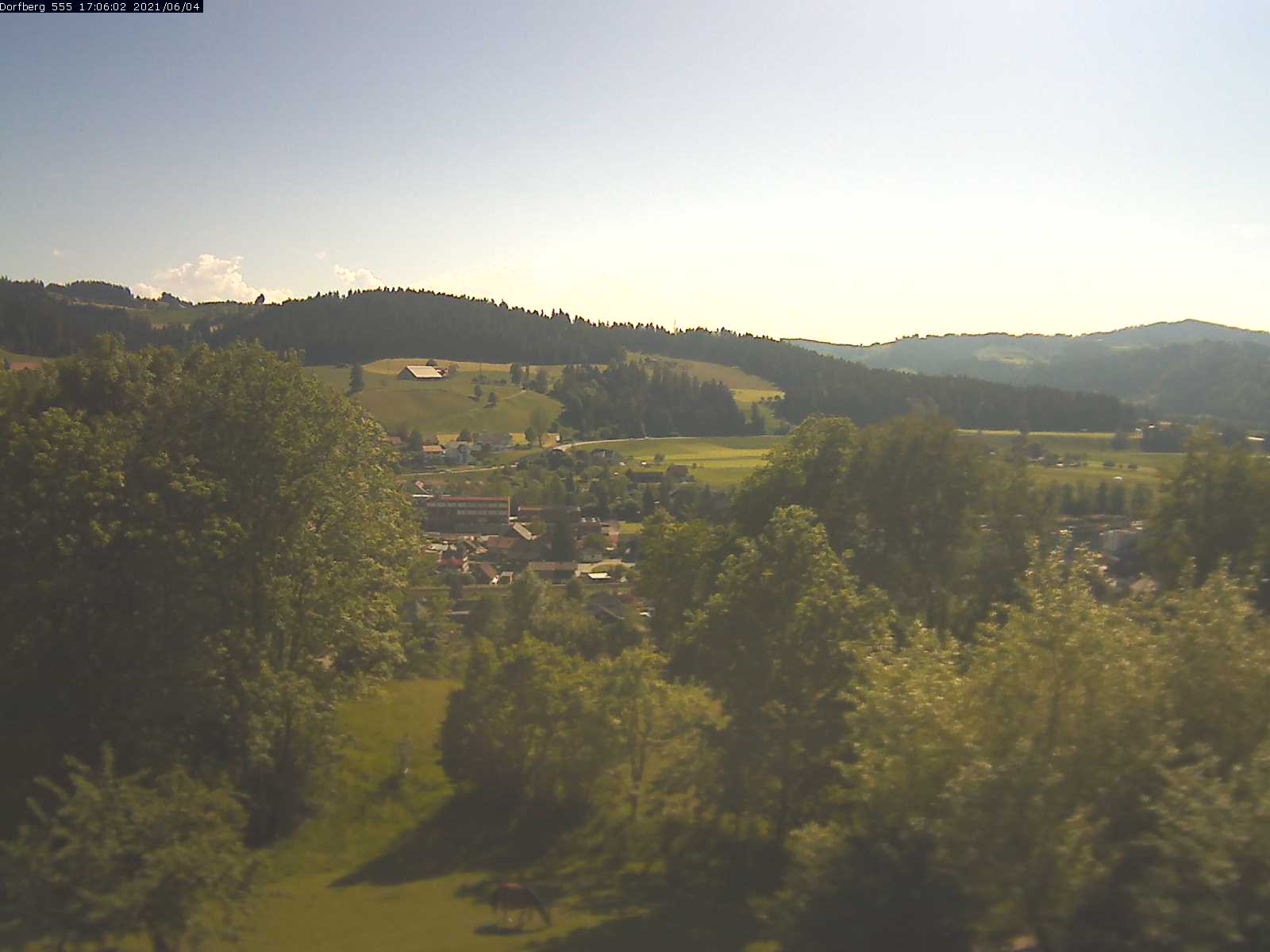 Webcam-Bild: Aussicht vom Dorfberg in Langnau 20210604-170601