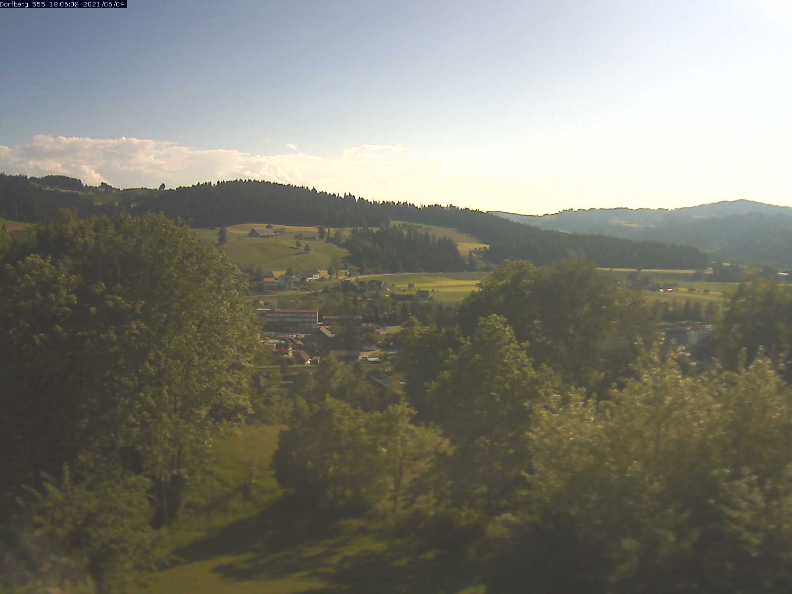 Webcam-Bild: Aussicht vom Dorfberg in Langnau 20210604-180601
