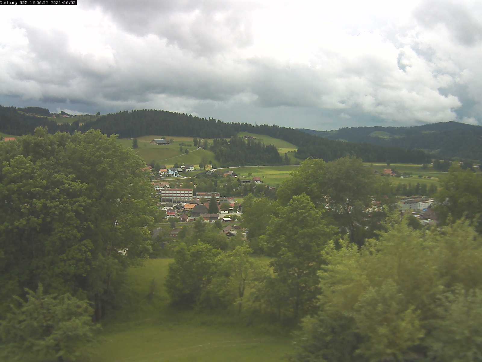 Webcam-Bild: Aussicht vom Dorfberg in Langnau 20210605-160601