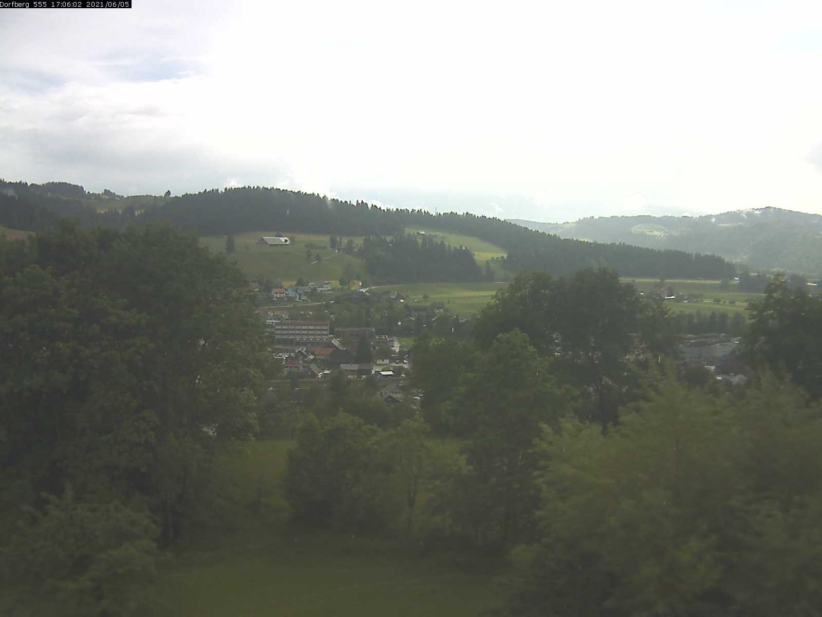 Webcam-Bild: Aussicht vom Dorfberg in Langnau 20210605-170602