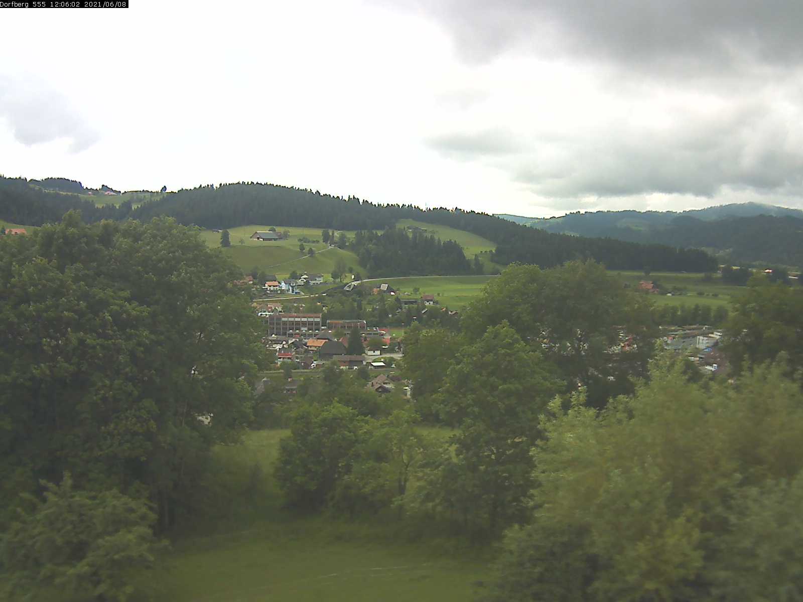 Webcam-Bild: Aussicht vom Dorfberg in Langnau 20210608-120601
