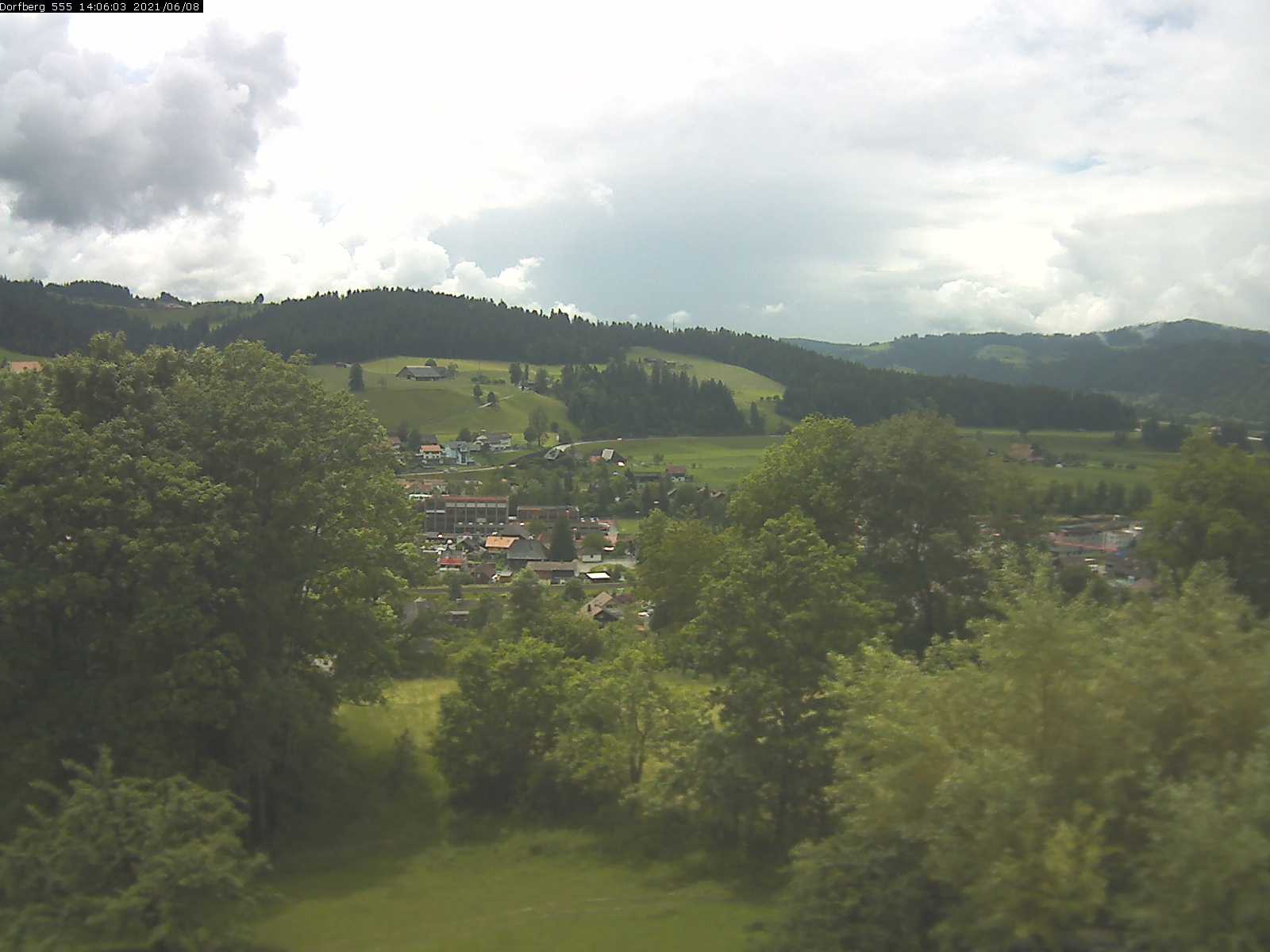 Webcam-Bild: Aussicht vom Dorfberg in Langnau 20210608-140601