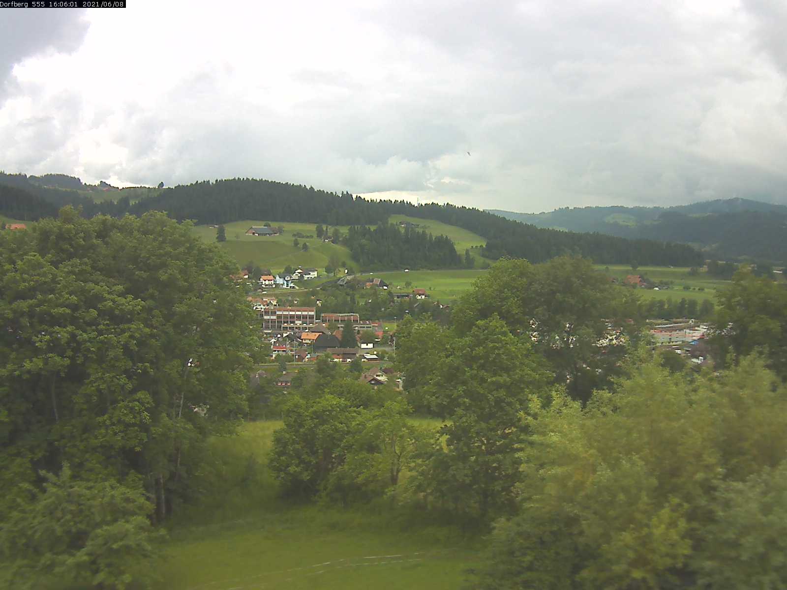 Webcam-Bild: Aussicht vom Dorfberg in Langnau 20210608-160601