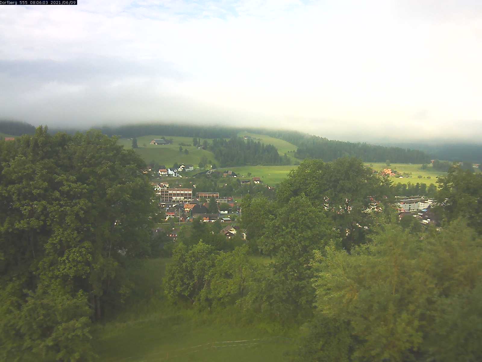 Webcam-Bild: Aussicht vom Dorfberg in Langnau 20210609-080601