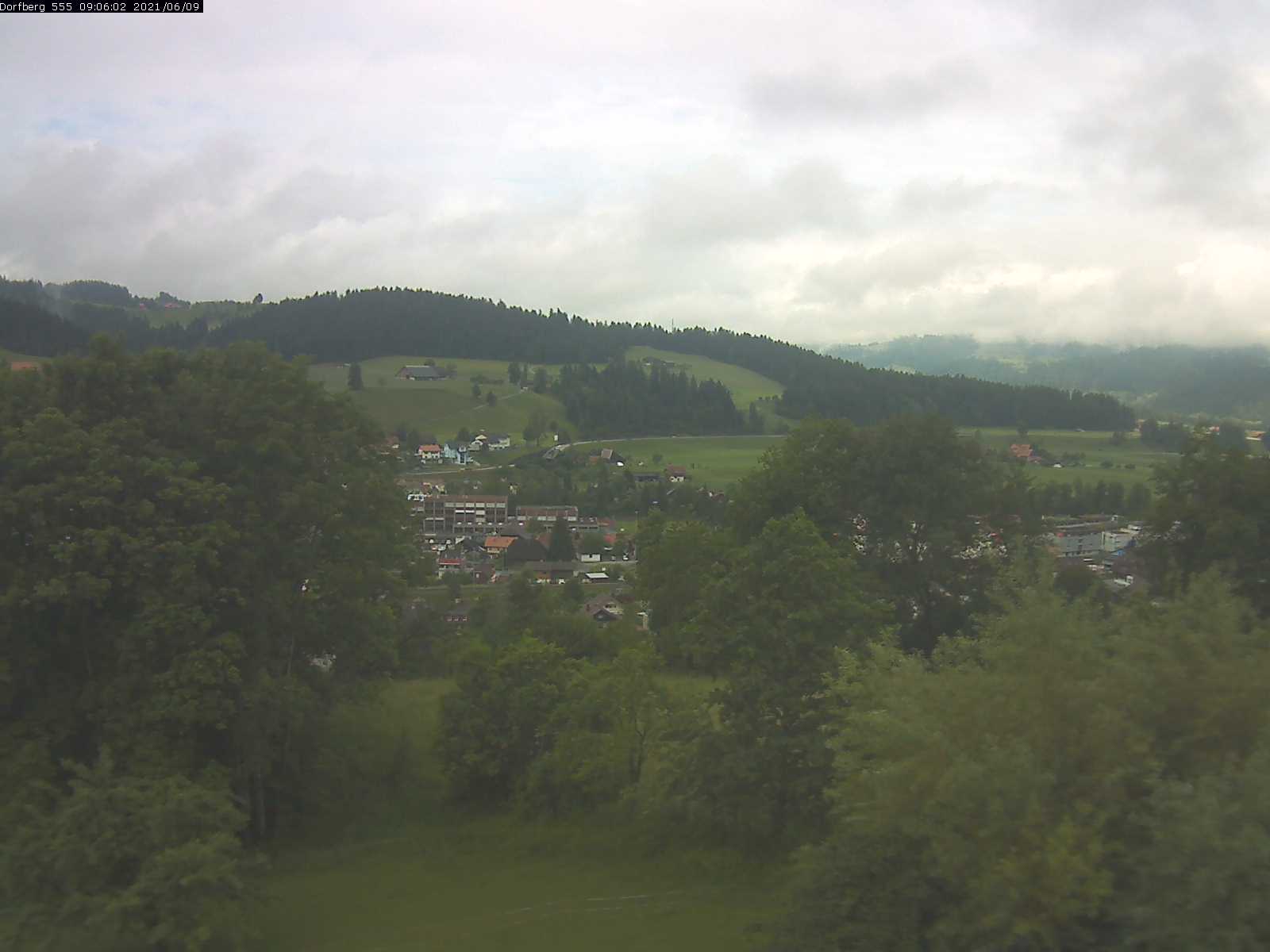 Webcam-Bild: Aussicht vom Dorfberg in Langnau 20210609-090601