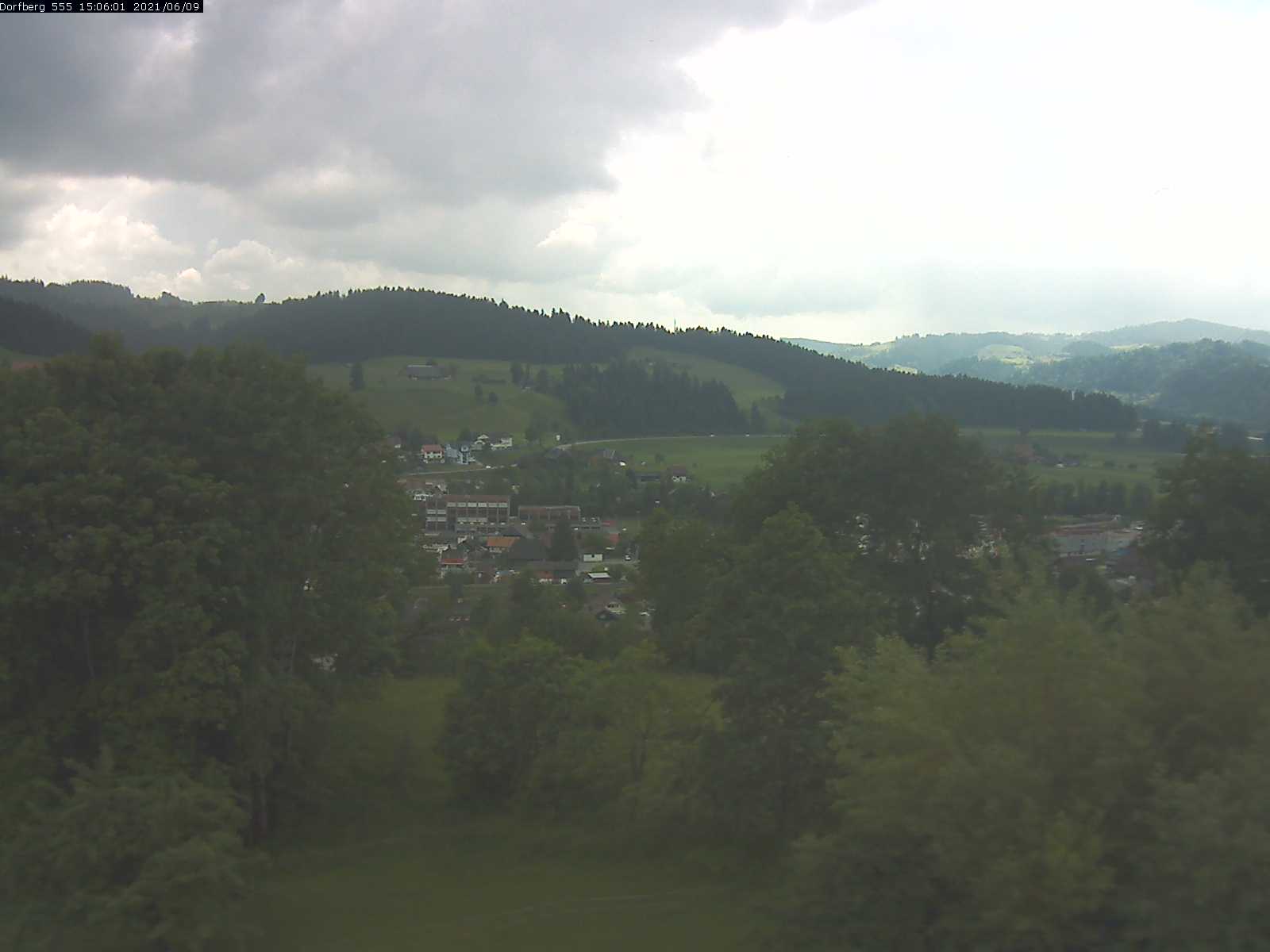 Webcam-Bild: Aussicht vom Dorfberg in Langnau 20210609-150601