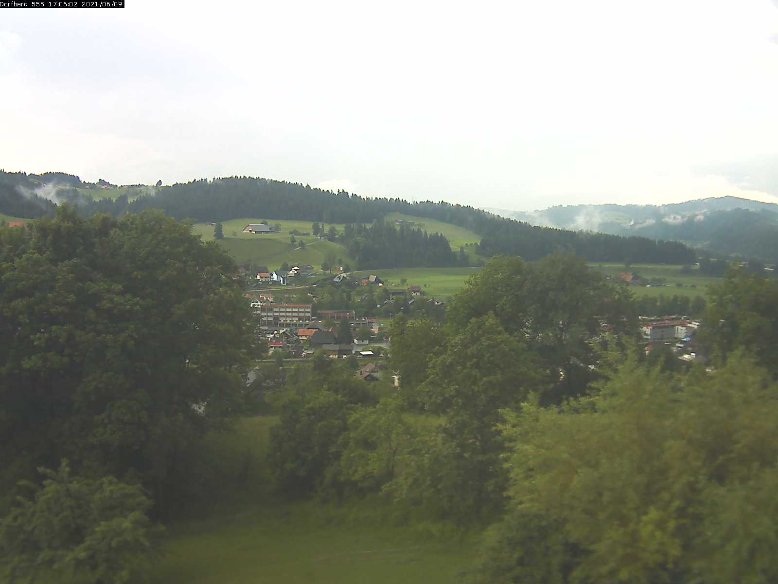 Webcam-Bild: Aussicht vom Dorfberg in Langnau 20210609-170601