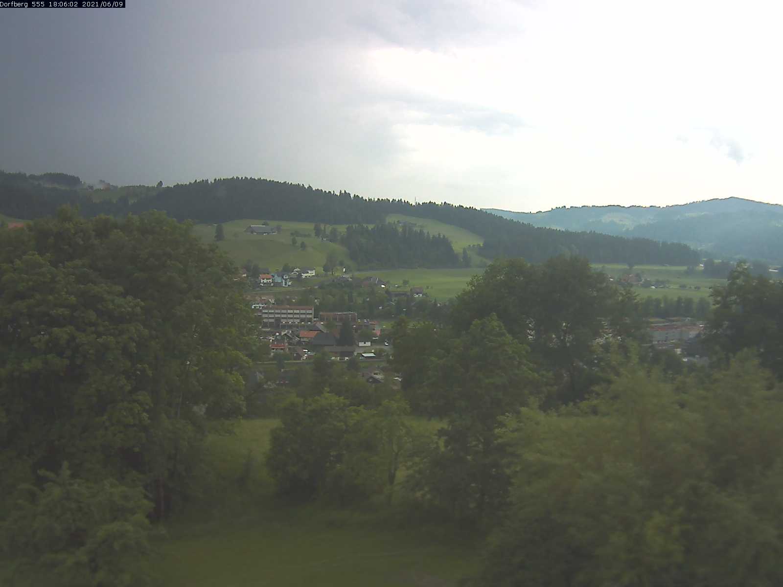 Webcam-Bild: Aussicht vom Dorfberg in Langnau 20210609-180601
